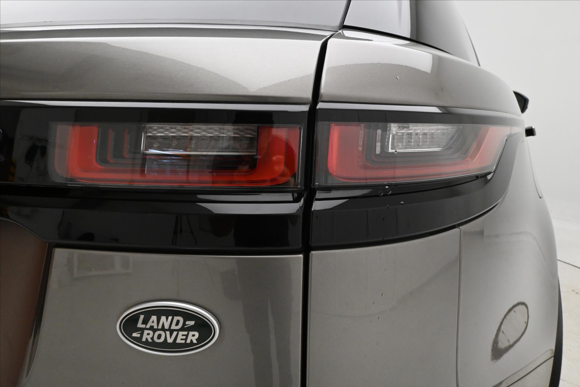 Hlavní fotografie vozu Land Rover Range Rover Velar 2,0 D200 150 kW R-Dynamic AWD Záruka až 5 let (29)