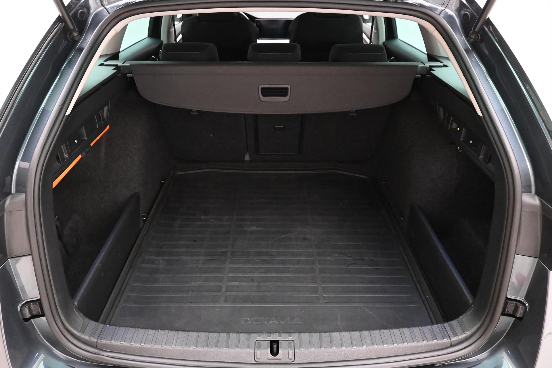 Hlavní fotografie vozu Škoda Octavia 2,0 TDI 110kW DSG Ambition Záruka až 5 let (10)