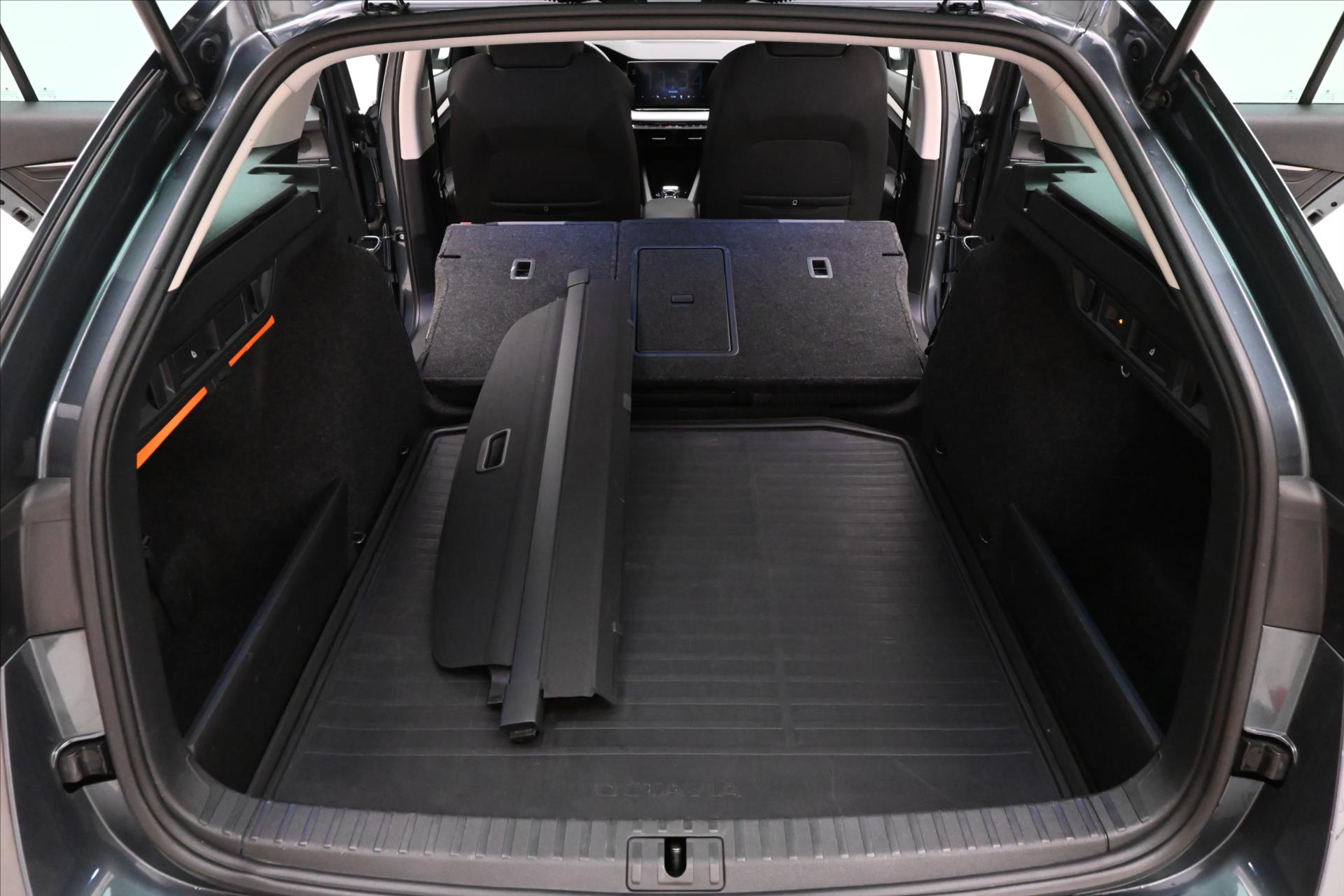 Hlavní fotografie vozu Škoda Octavia 2,0 TDI 110kW DSG Ambition Záruka až 5 let (11)