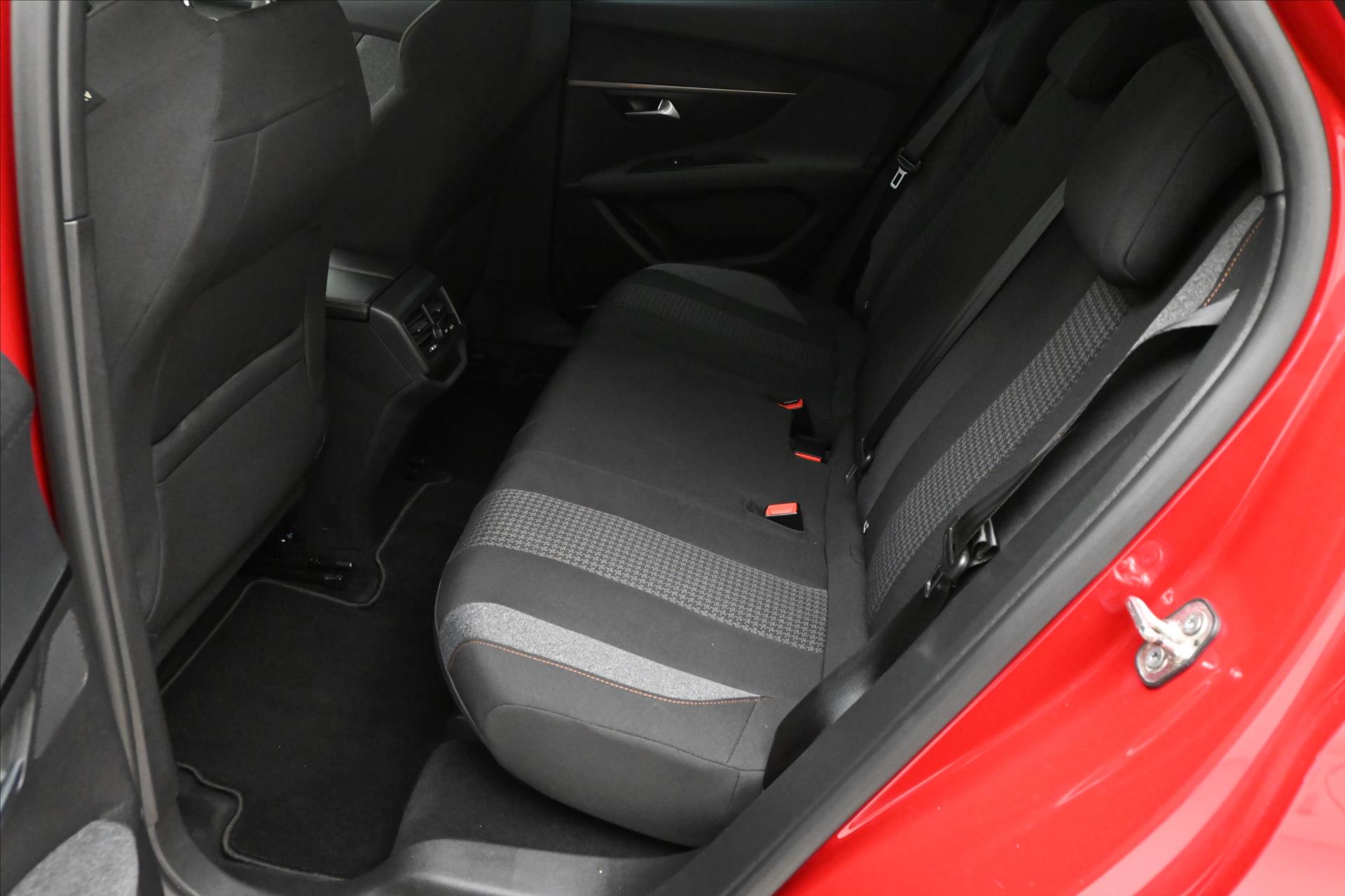 Main photo of the car Peugeot 3008 1,5 HDI 96 kW Active Záruka až 5 let (15)