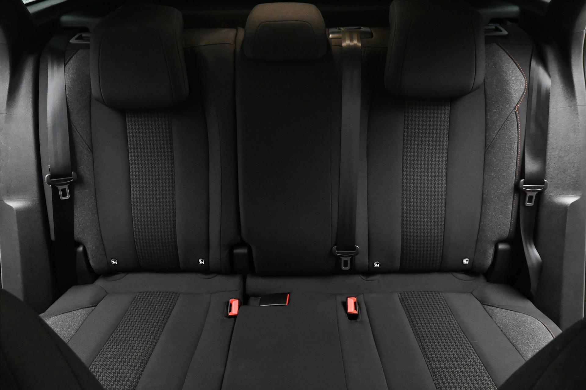 Main photo of the car Peugeot 3008 1,5 HDI 96 kW Active Záruka až 5 let (28)
