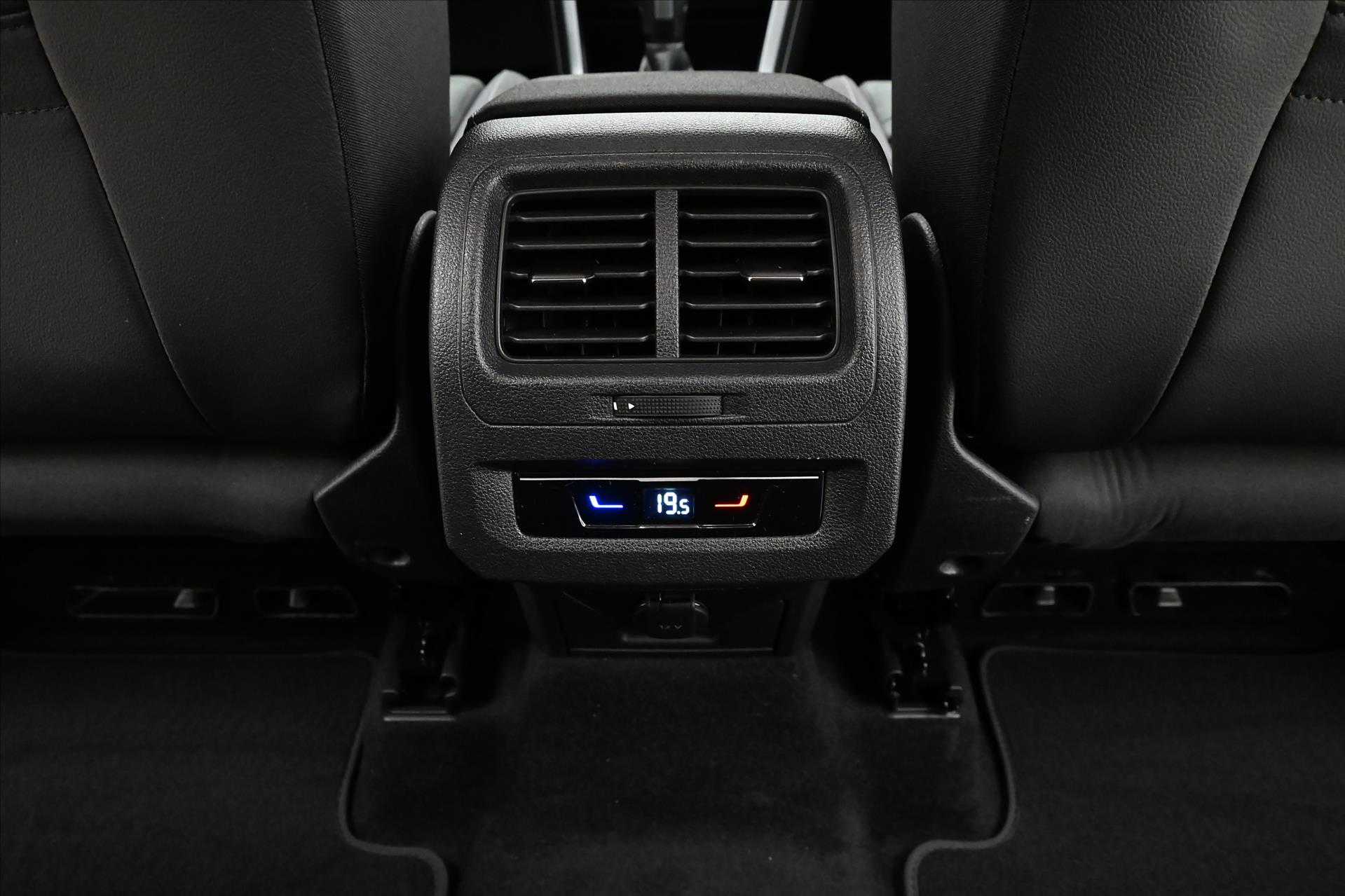Main photo of the car Volkswagen Touran 2,0 TDI 110kW DSG Comfortline Záruka až 5 let (22)