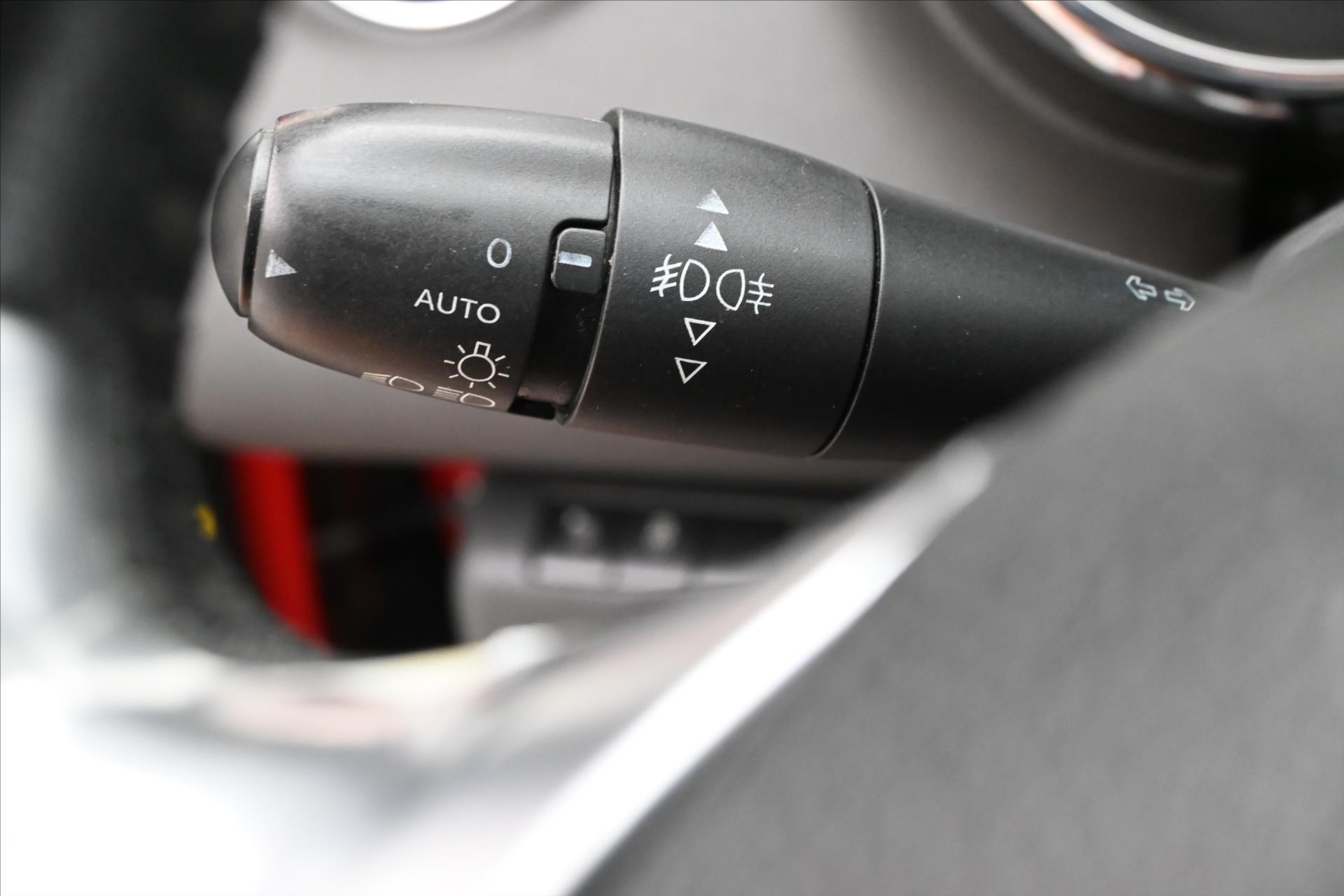 Main photo of the car Peugeot 3008 1,6 HDI 84 kW ALLURE Záruka až 5 let (27)