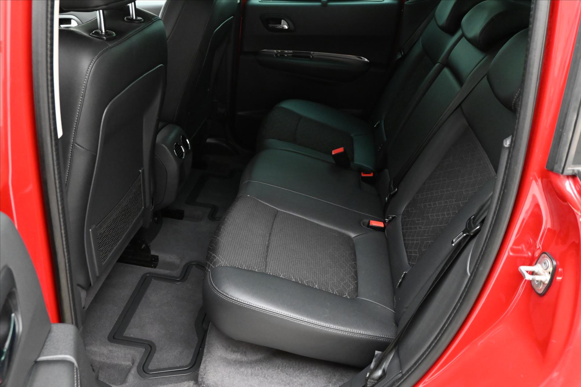 Main photo of the car Peugeot 3008 1.6 HDI 84 kW Manual (14)