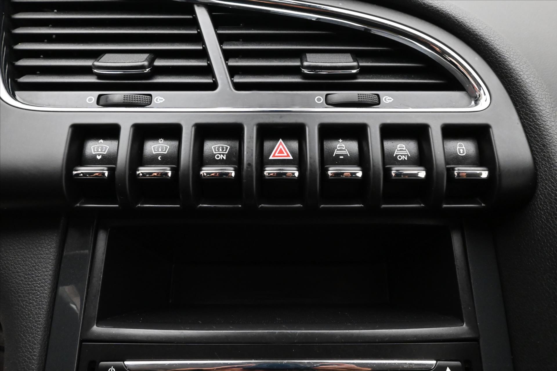Main photo of the car Peugeot 3008 1.6 HDI 84 kW Manual (20)