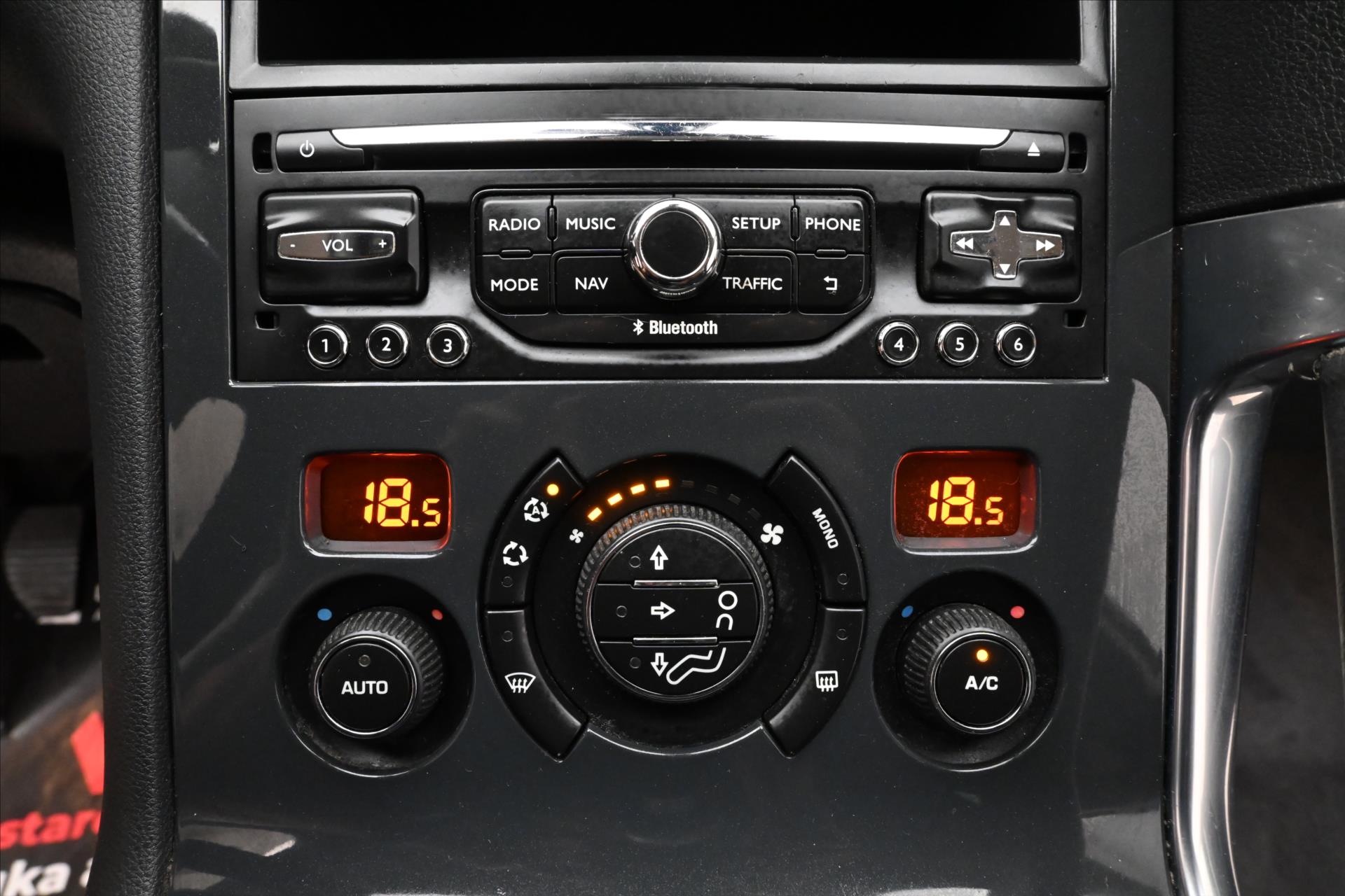 Main photo of the car Peugeot 3008 1.6 HDI 84 kW Manual (21)
