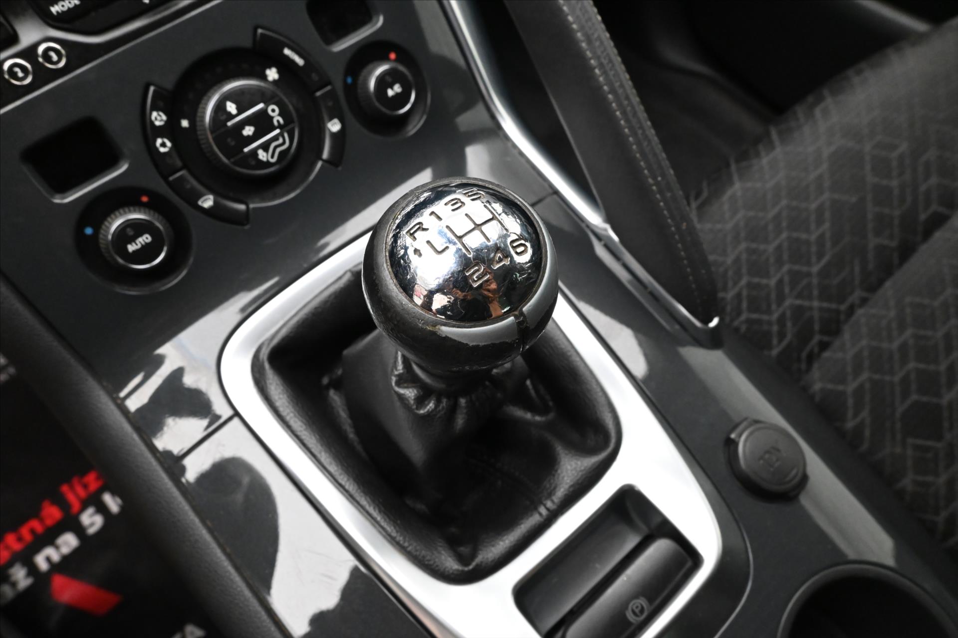 Main photo of the car Peugeot 3008 1.6 HDI 84 kW Manual (22)