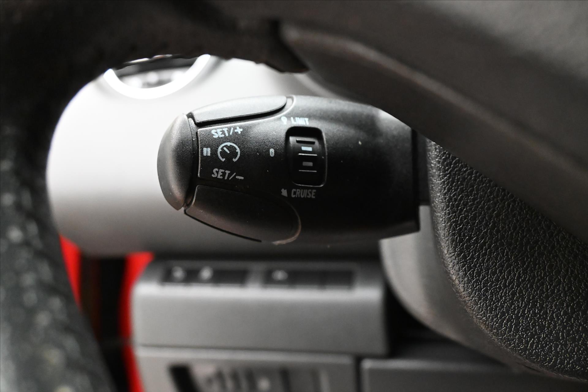 Main photo of the car Peugeot 3008 1.6 HDI 84 kW Manual (23)