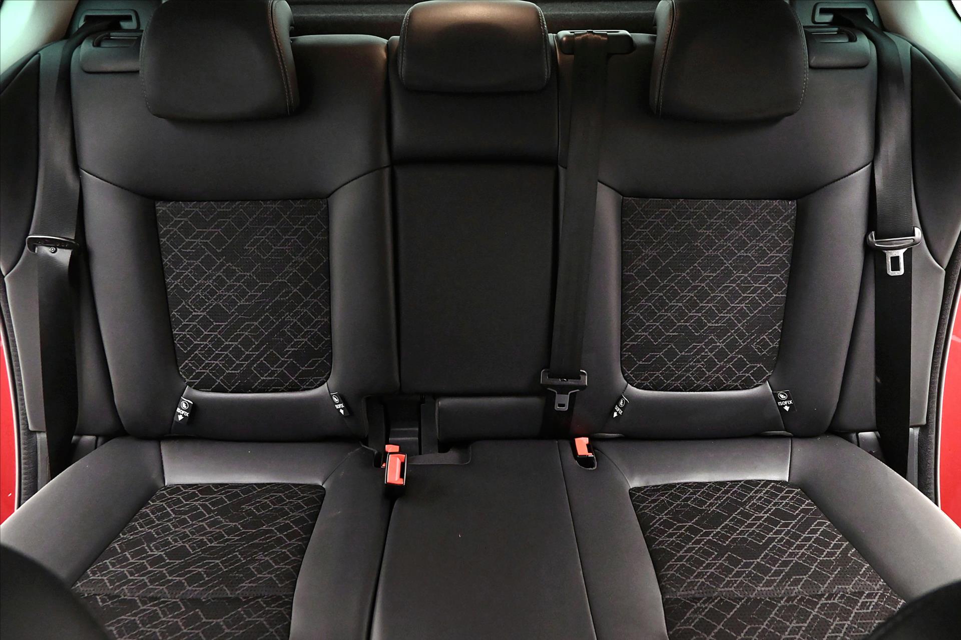 Main photo of the car Peugeot 3008 1.6 HDI 84 kW Manual (27)