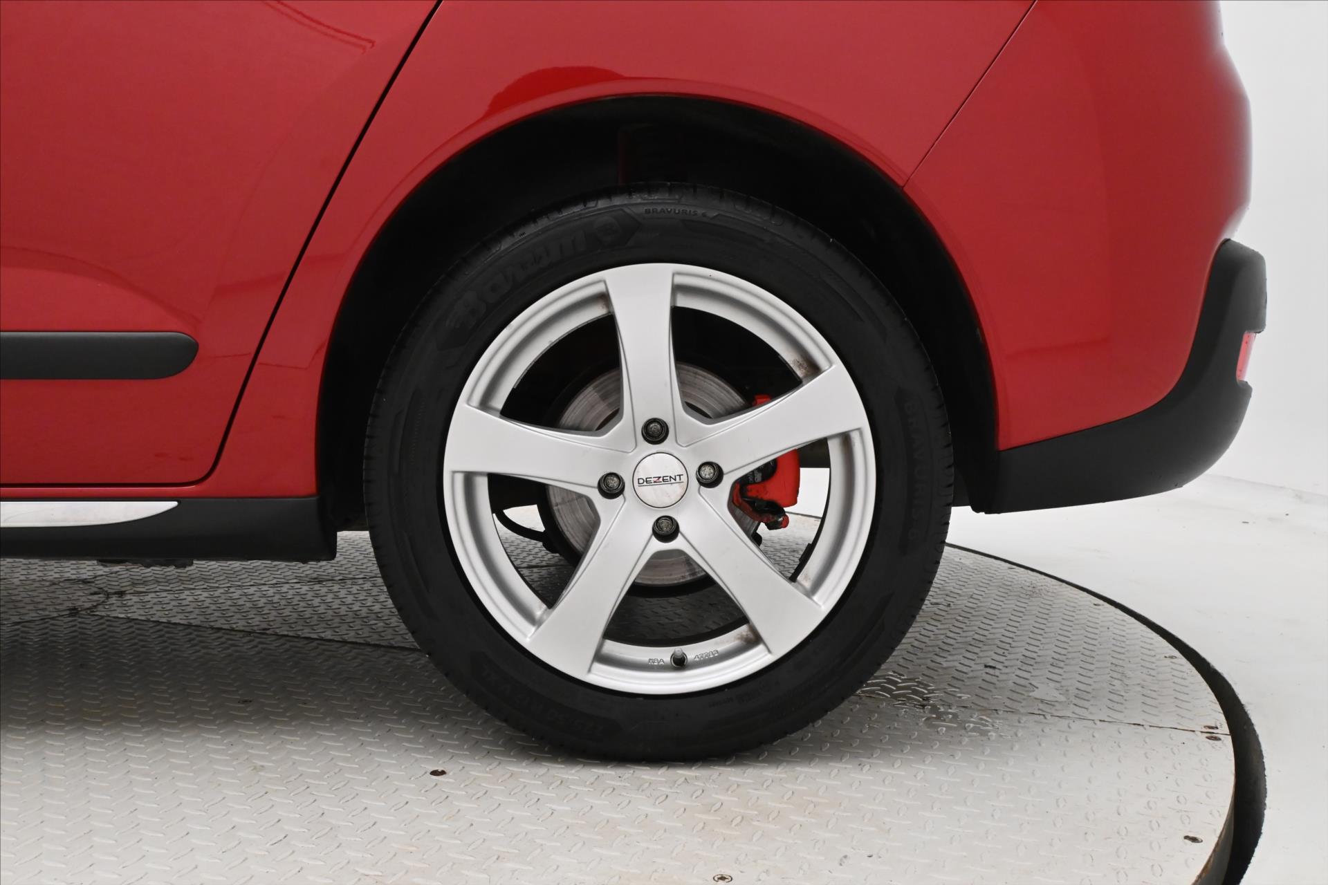Main photo of the car Peugeot 3008 1.6 HDI 84 kW Manual (30)