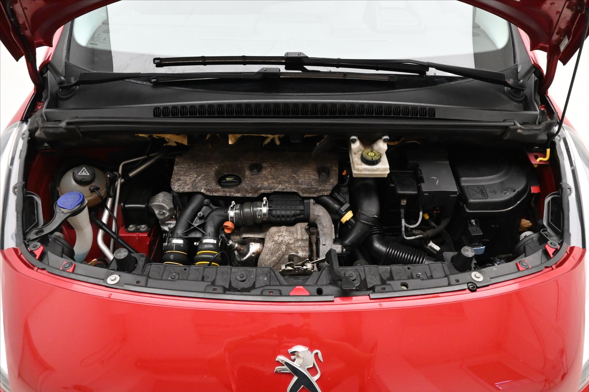 Main photo of the car Peugeot 3008 1.6 HDI 84 kW Manual (9)