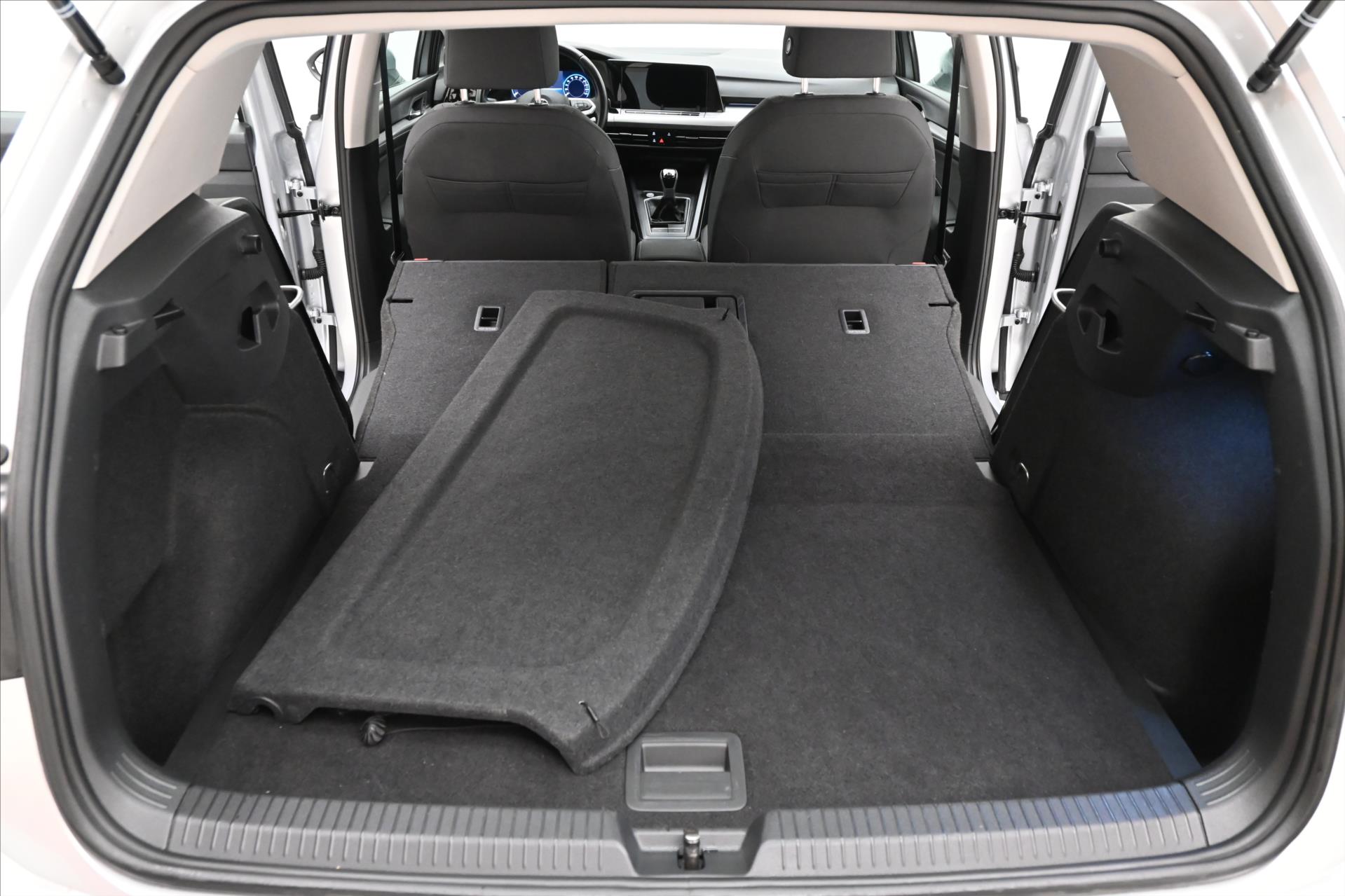 Hlavní fotografie vozu Volkswagen Golf 1,0 TSI 81kW Life Záruka až 5 let (11)