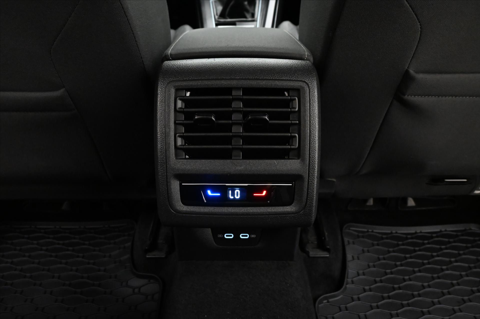 Hlavní fotografie vozu Volkswagen Golf 1,0 TSI 81kW Life Záruka až 5 let (22)
