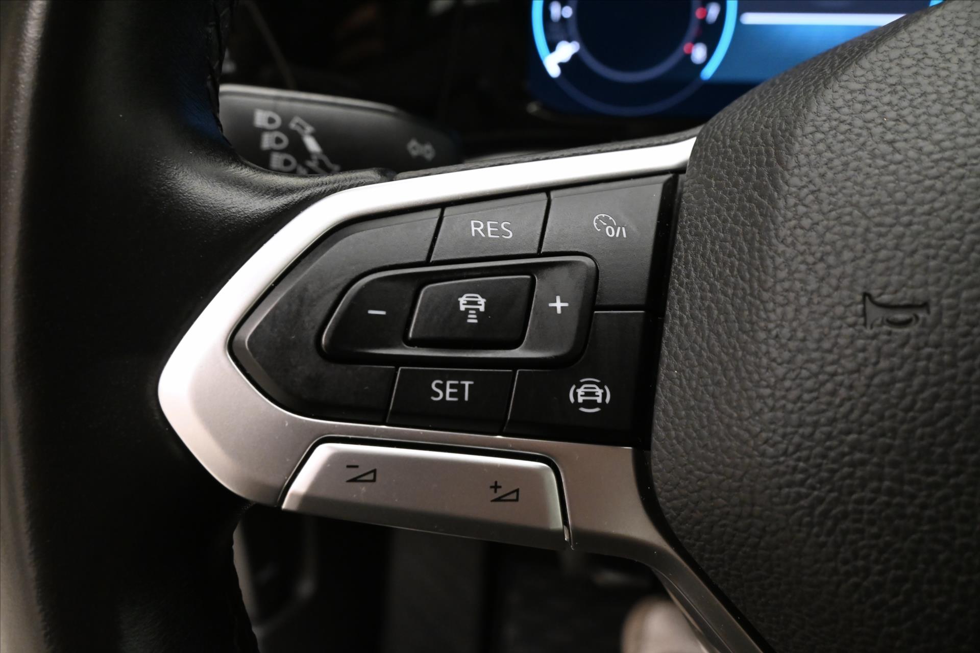 Hlavní fotografie vozu Volkswagen Golf 1,0 TSI 81kW Life Záruka až 5 let (24)