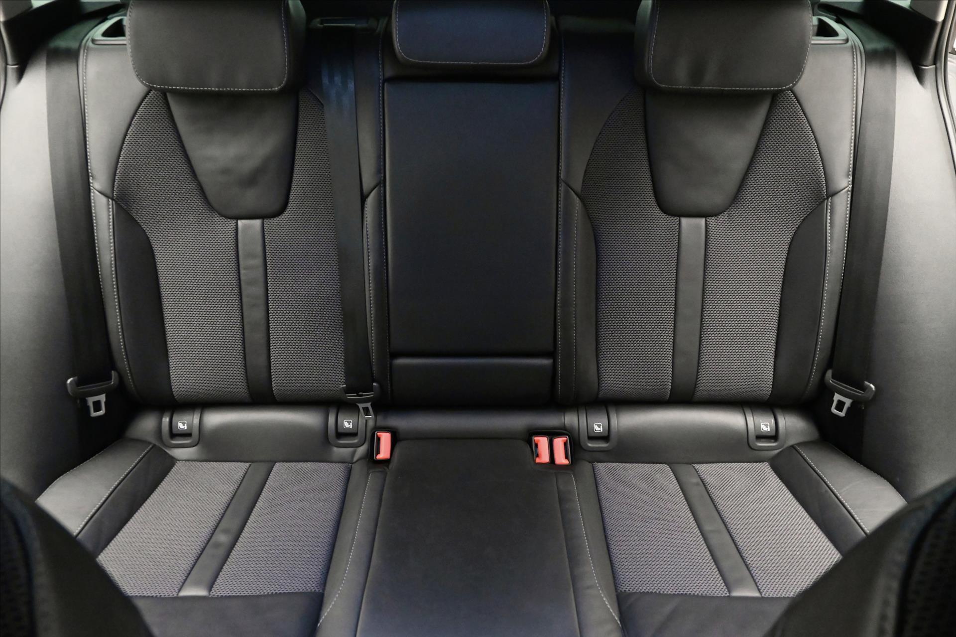 Main photo of the car Skoda Octavia 2.0 TDI 110 kW DSG Style Warranty up to 5 years (27)