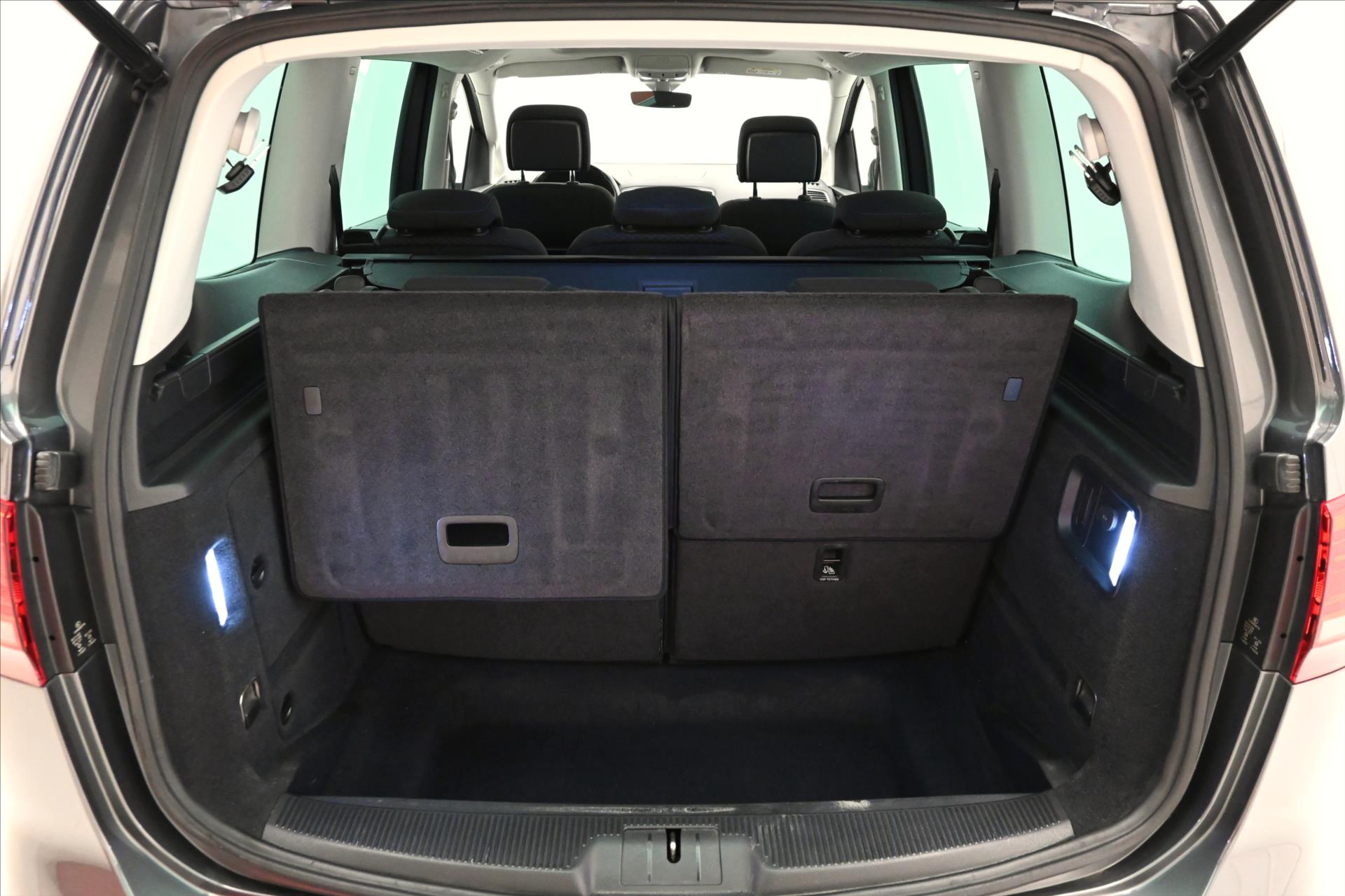 Hlavní fotografie vozu Volkswagen Sharan 2,0 TDI 110 kW DSG 7MÍST Záruka až 5 let (10)