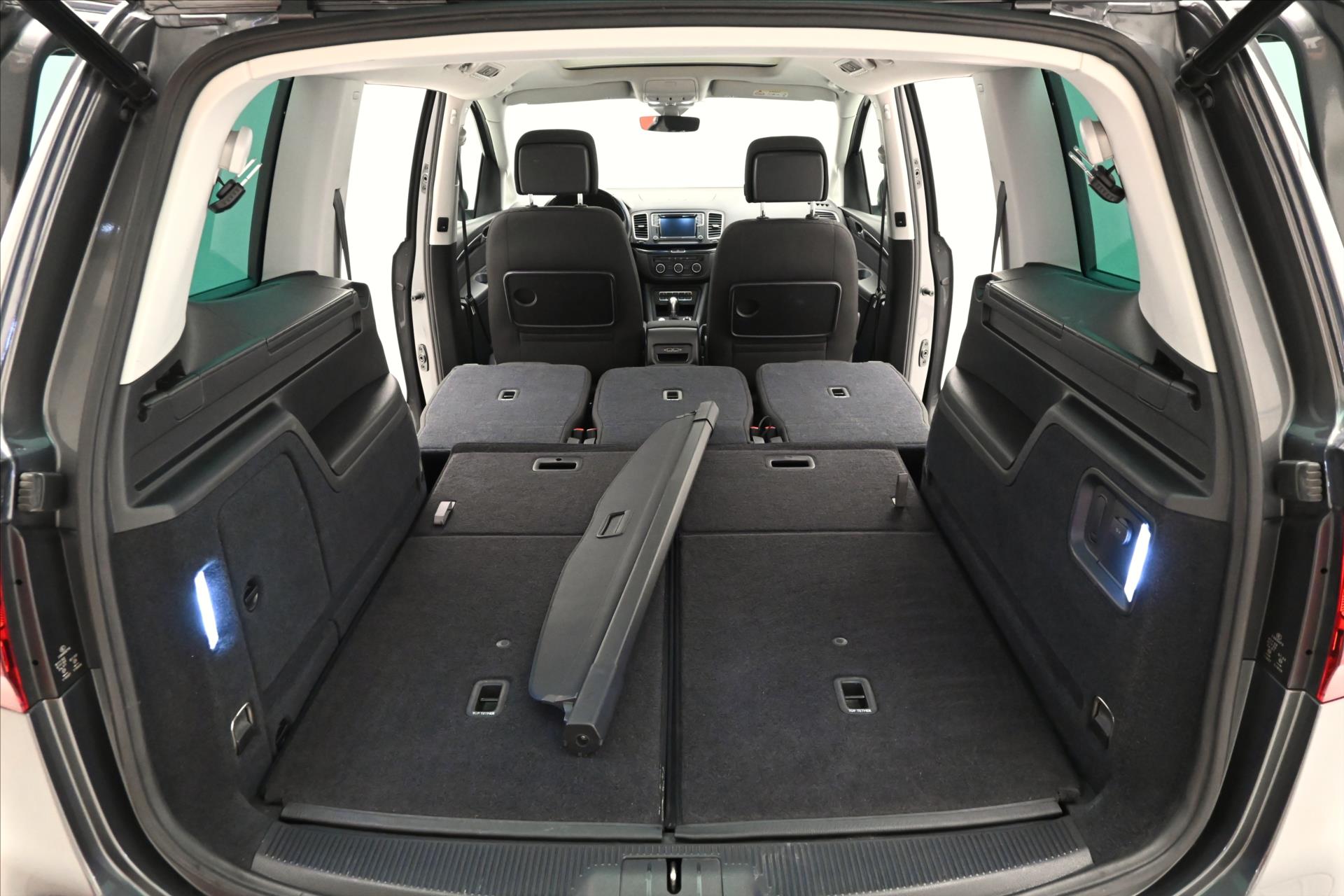 Hlavní fotografie vozu Volkswagen Sharan 2,0 TDI 110 kW DSG 7MÍST Záruka až 5 let (12)