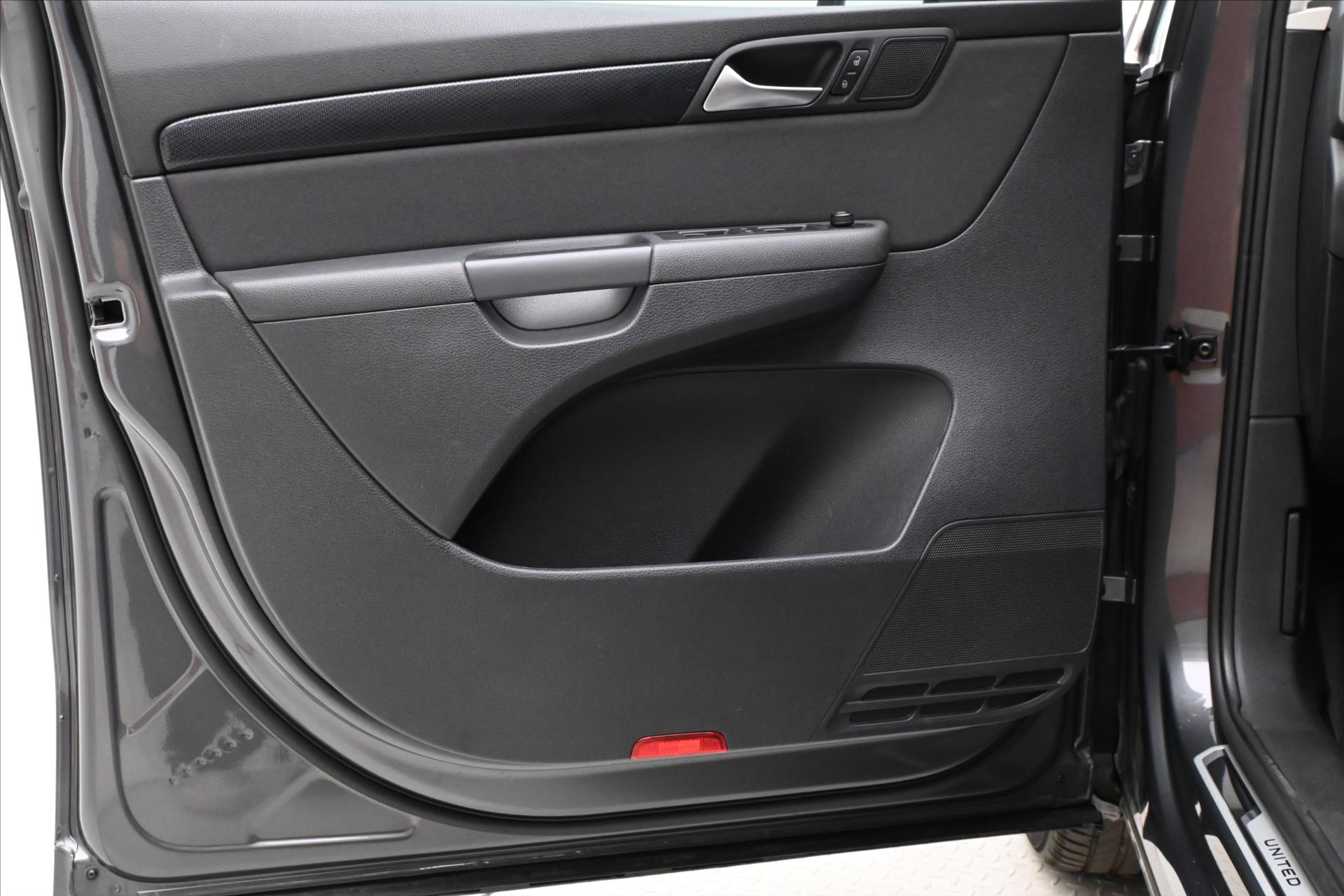 Hlavní fotografie vozu Volkswagen Sharan 2,0 TDI 110 kW DSG 7MÍST Záruka až 5 let (24)