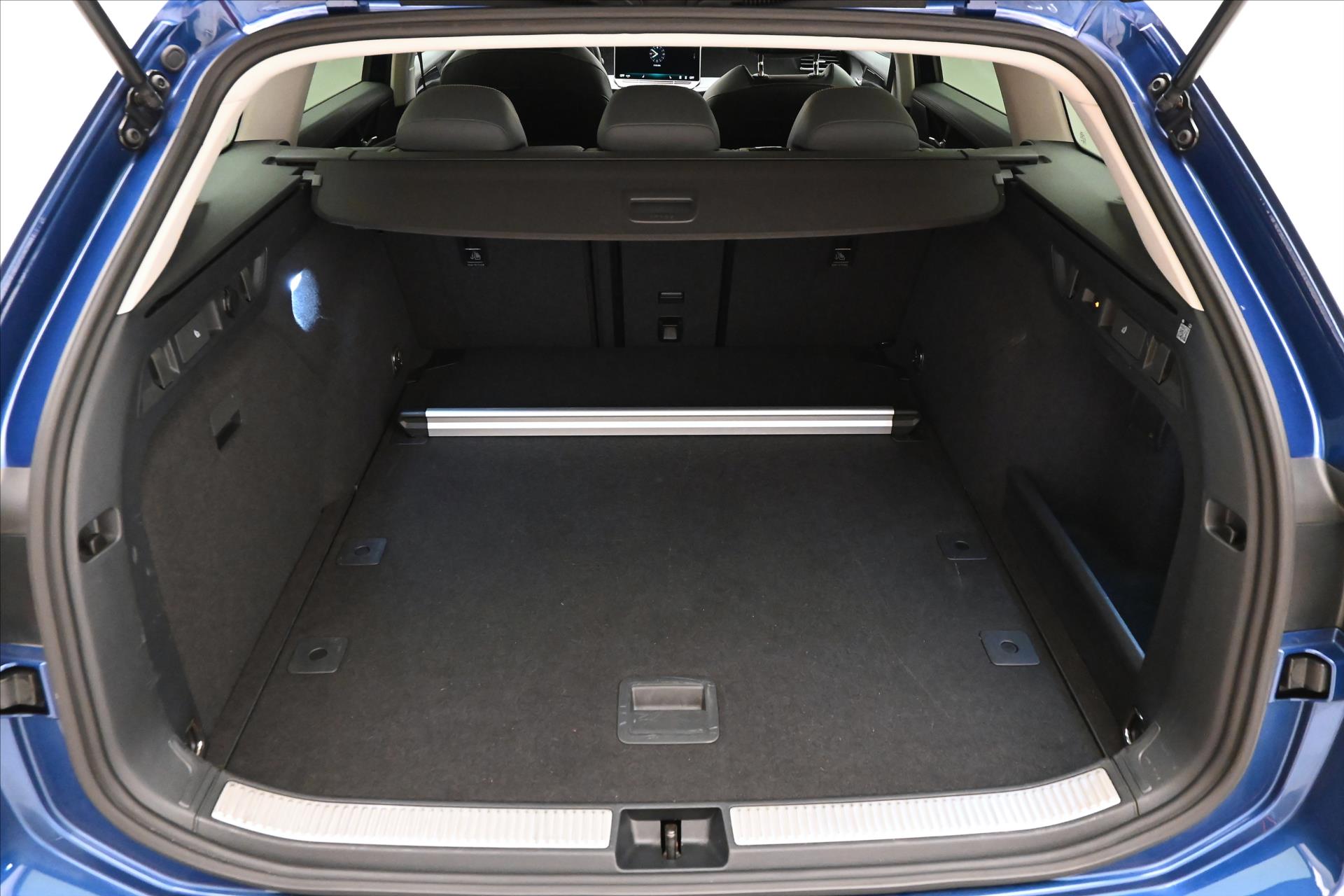 Main photo of the car Volkswagen Passat 2.0 TDI 110 kW DSG Business Warranty up to 5 years (10)