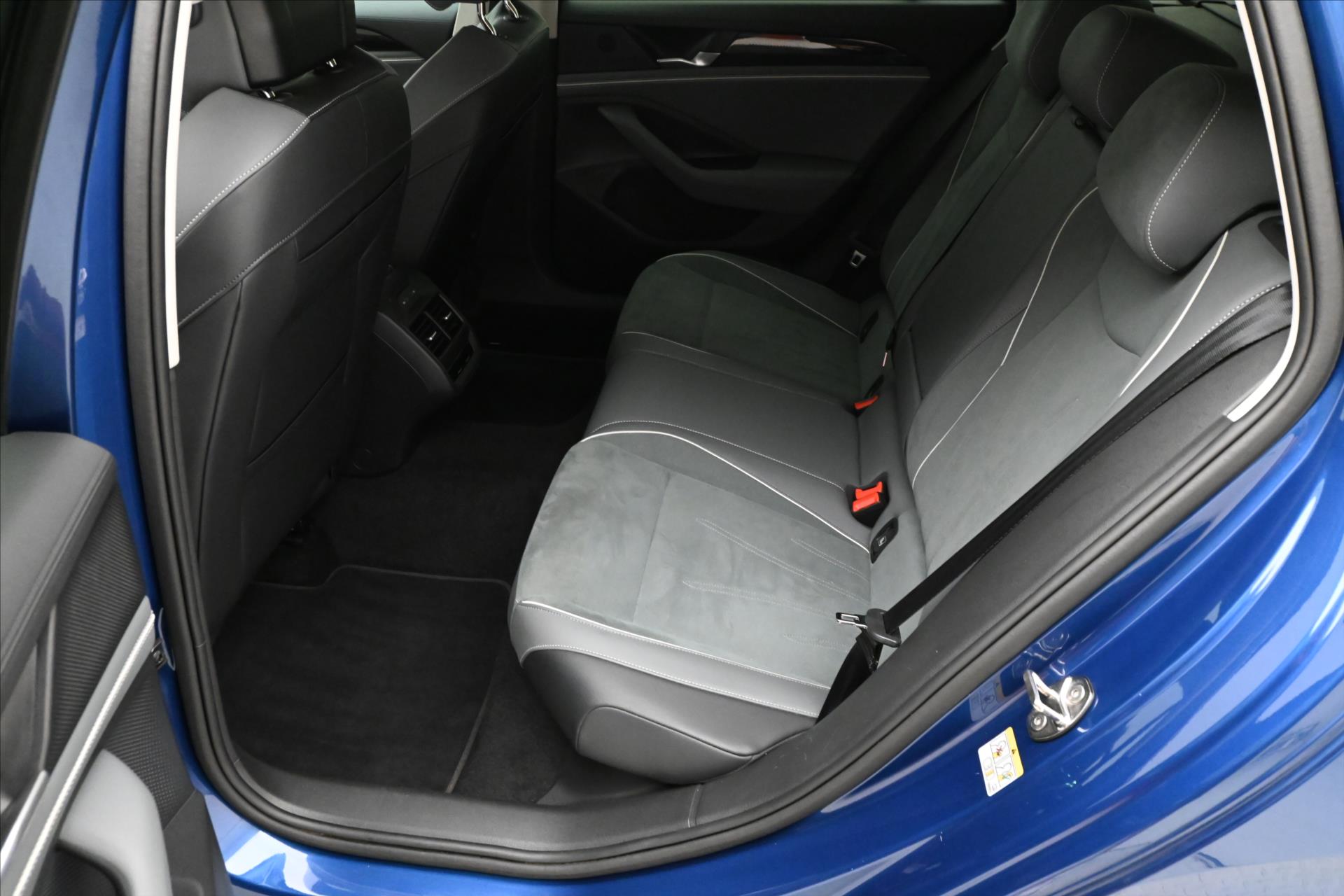 Main photo of the car Volkswagen Passat 2.0 TDI 110 kW DSG Business Warranty up to 5 years (14)