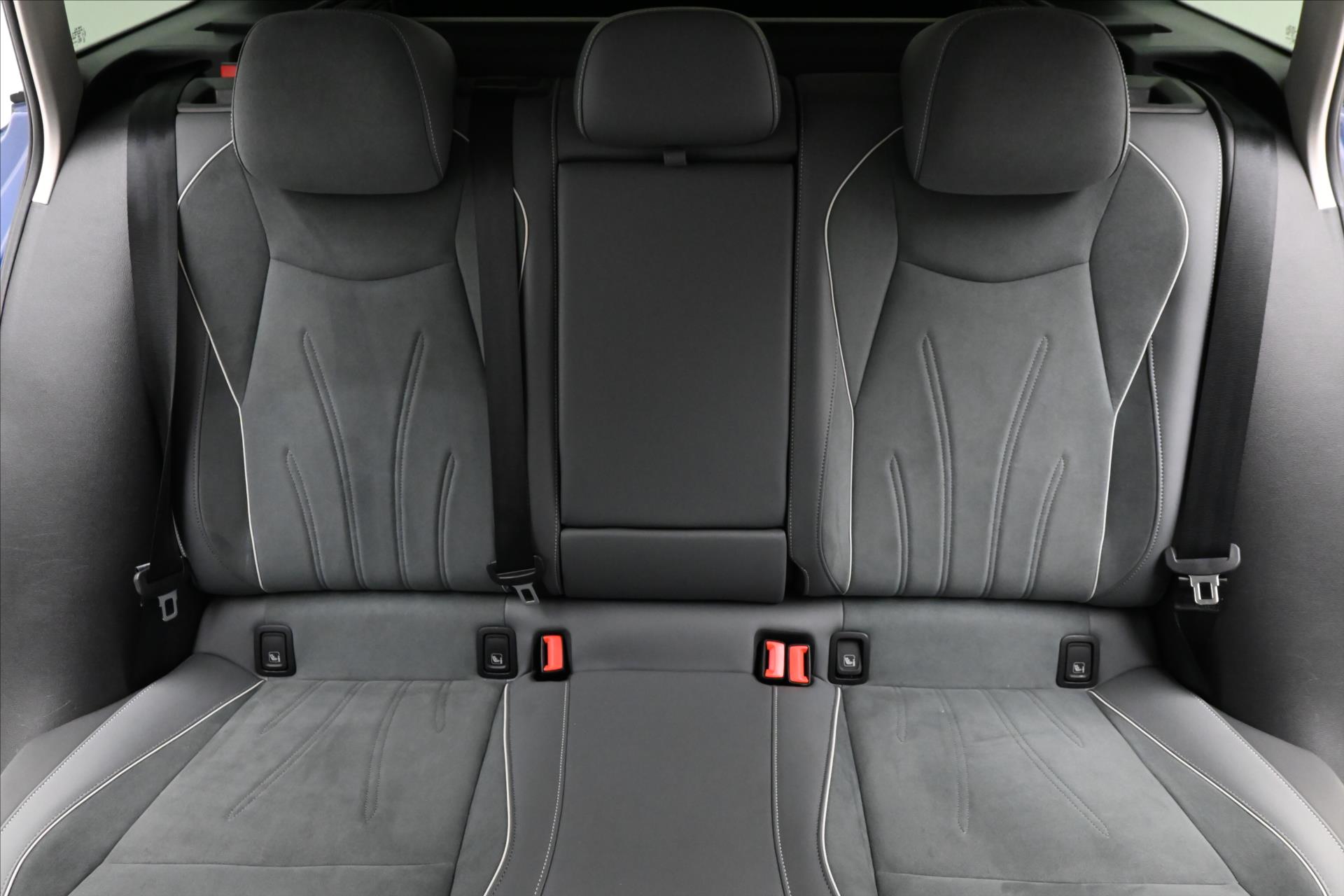 Main photo of the car Volkswagen Passat 2.0 TDI 110 kW DSG Business Warranty up to 5 years (29)