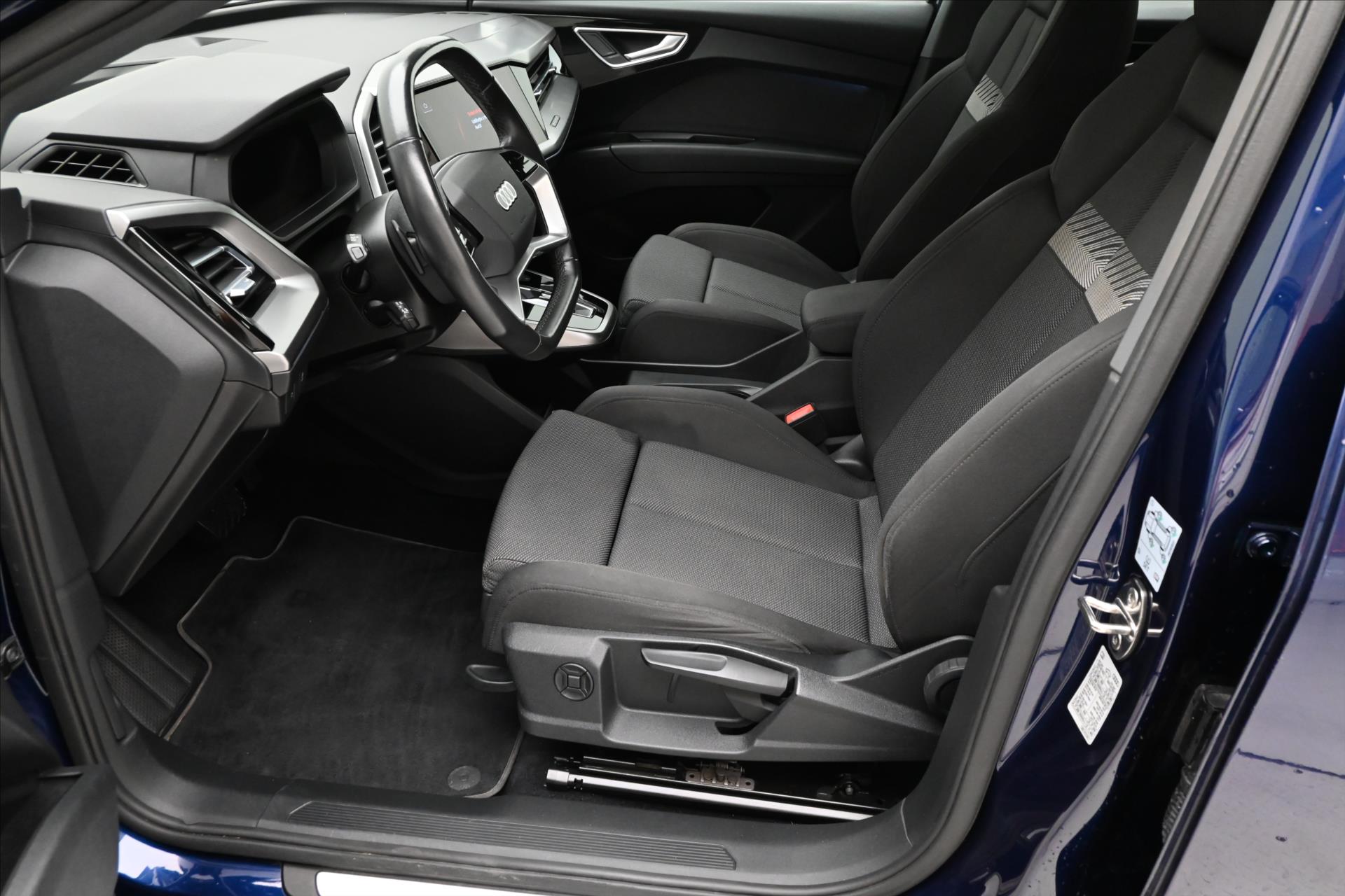 Hlavní fotografie vozu Audi Q4 40 e-tron 150kW 82kWh SOH 92% Záruka až 3 roky (13)