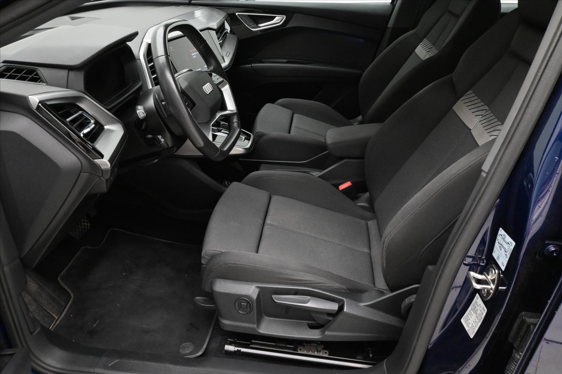 Hlavní fotografie vozu Audi Q4 40 e-tron 150kW 82kWh Záruka až 3 roky (12)