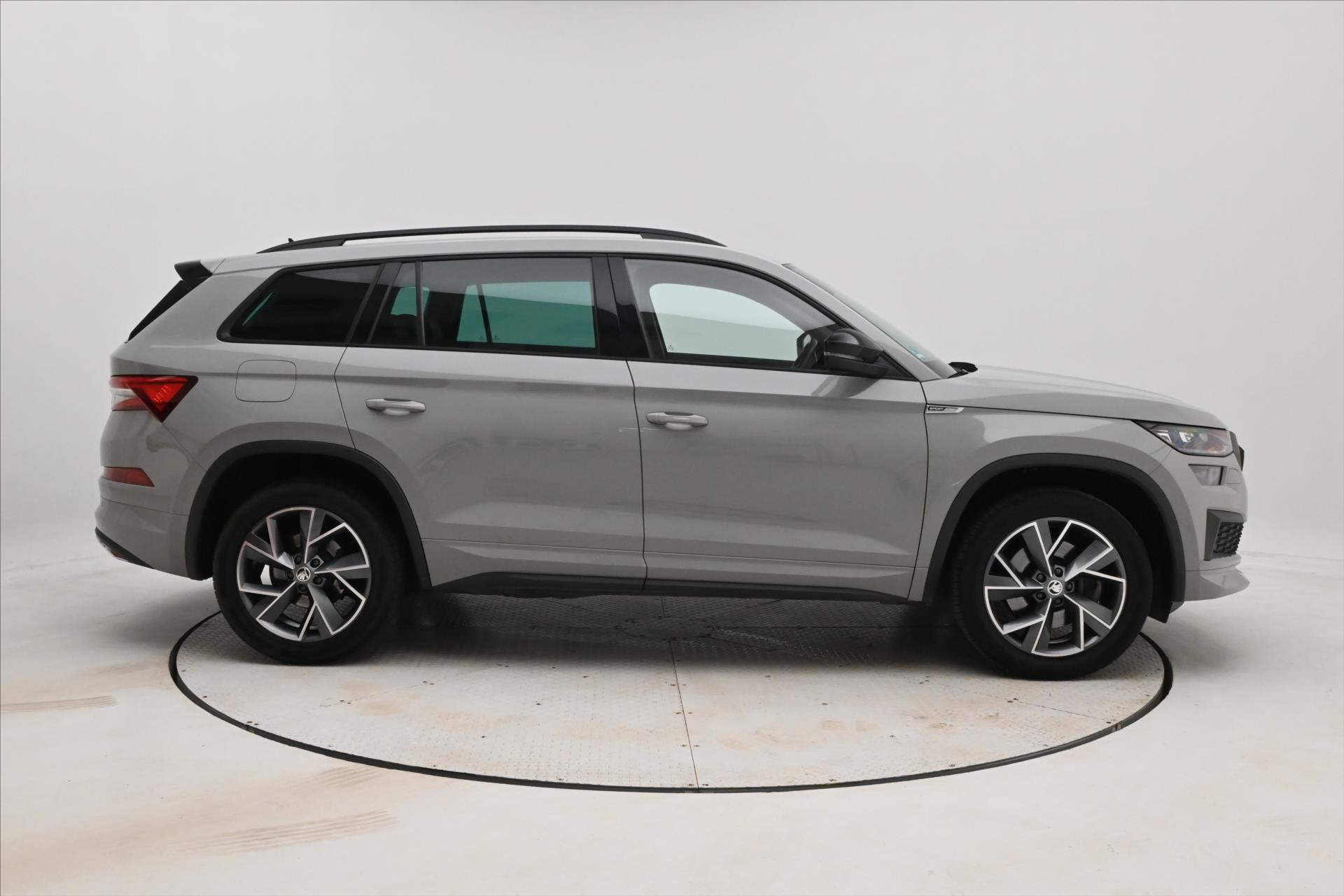 Hlavní fotografie vozu Škoda Kodiaq 2,0 TDI 147kW DSG 4x4 Sport LINE Záruka až 5 let (4)
