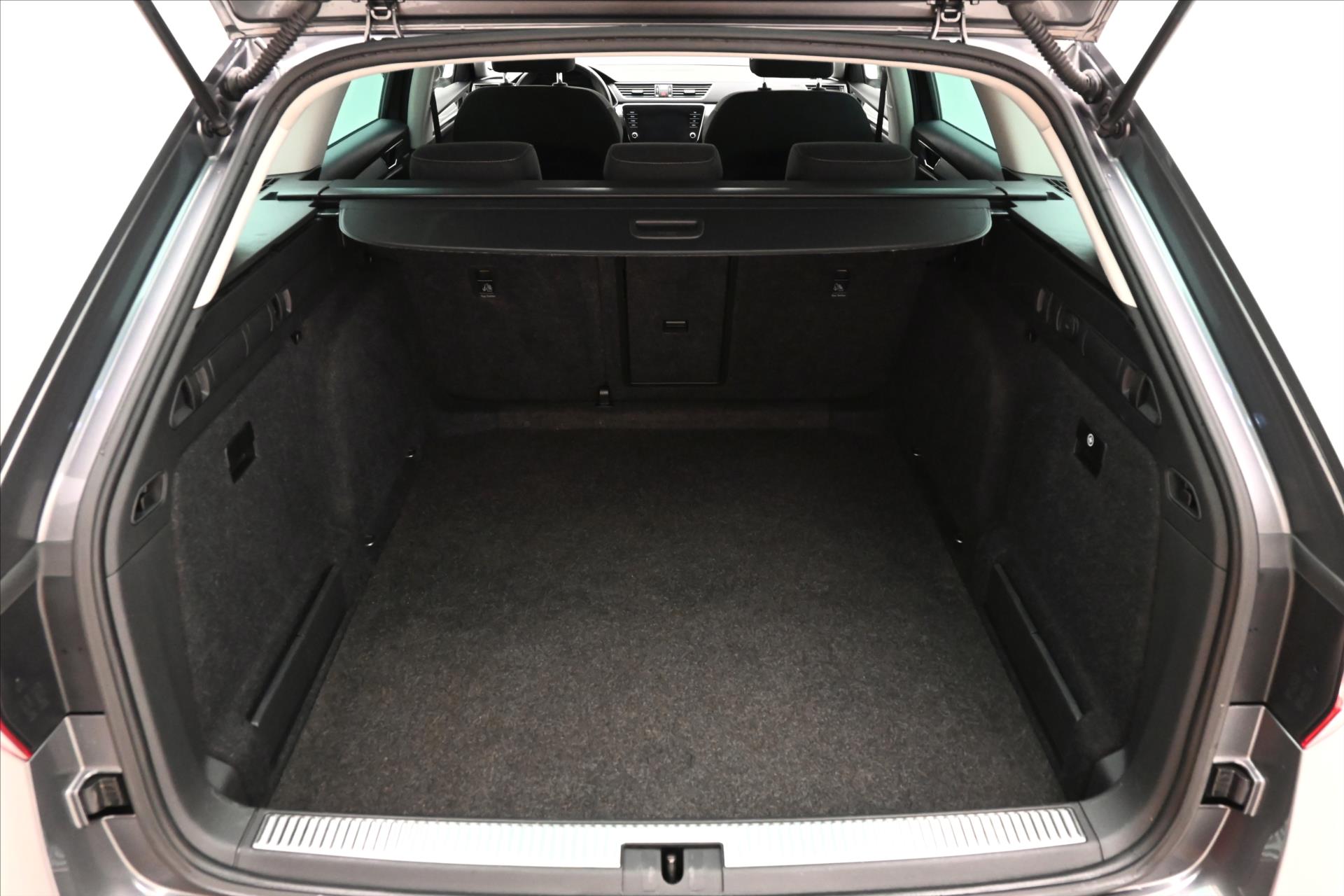 Hlavní fotografie vozu Škoda Superb 2,0 TDI 110kW DSG NAVIGACE Záruka až 5 let (11)