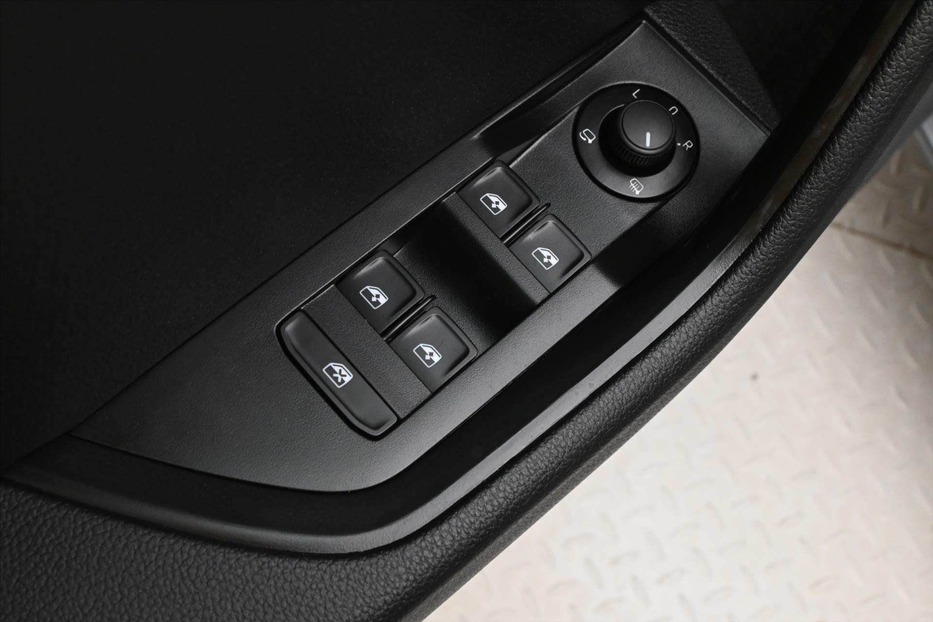 Hlavní fotografie vozu Škoda Superb 2,0 TDI 110kW DSG NAVIGACE Záruka až 5 let (25)