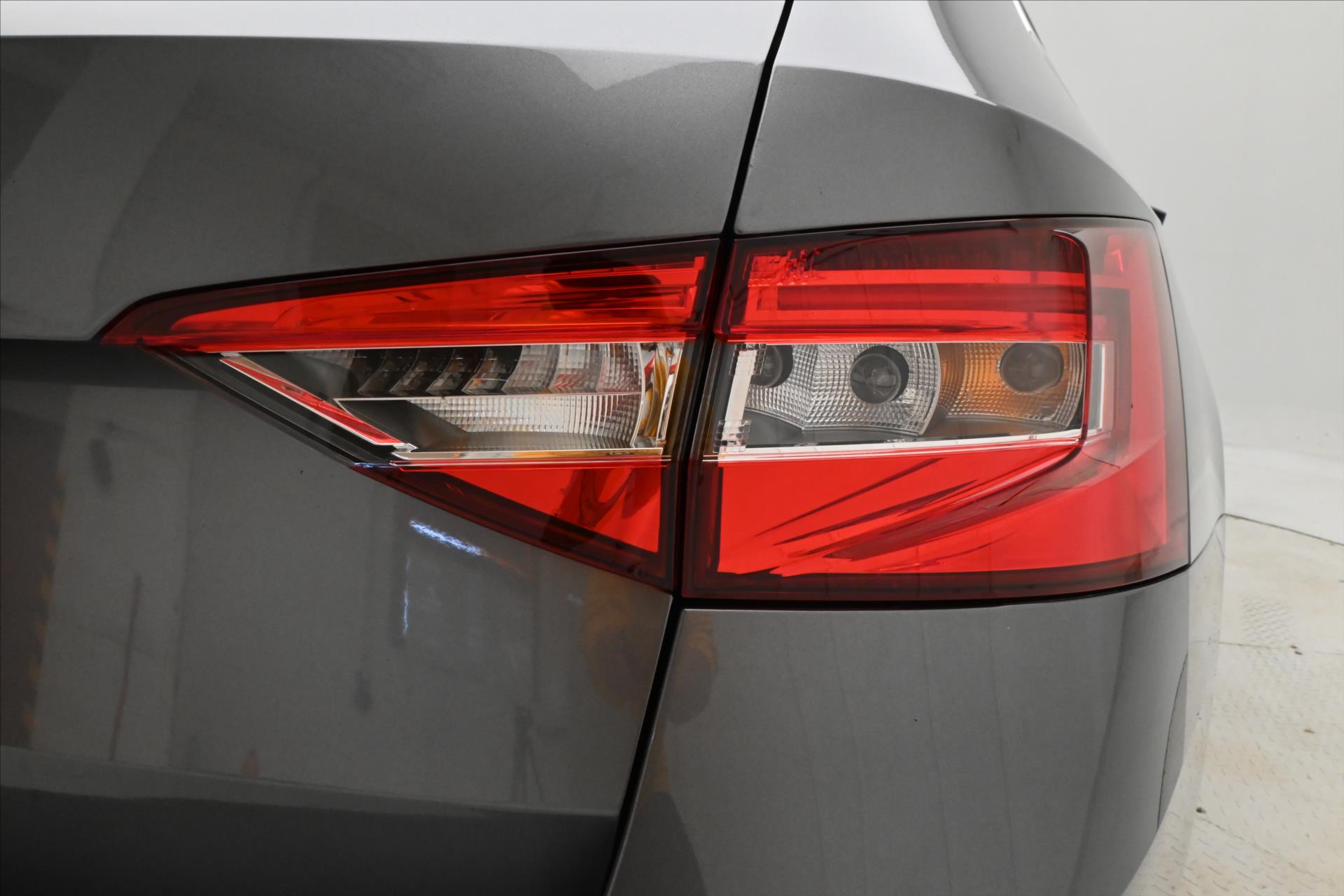 Hlavní fotografie vozu Škoda Superb 2,0 TDI 110kW DSG NAVIGACE Záruka až 5 let (30)