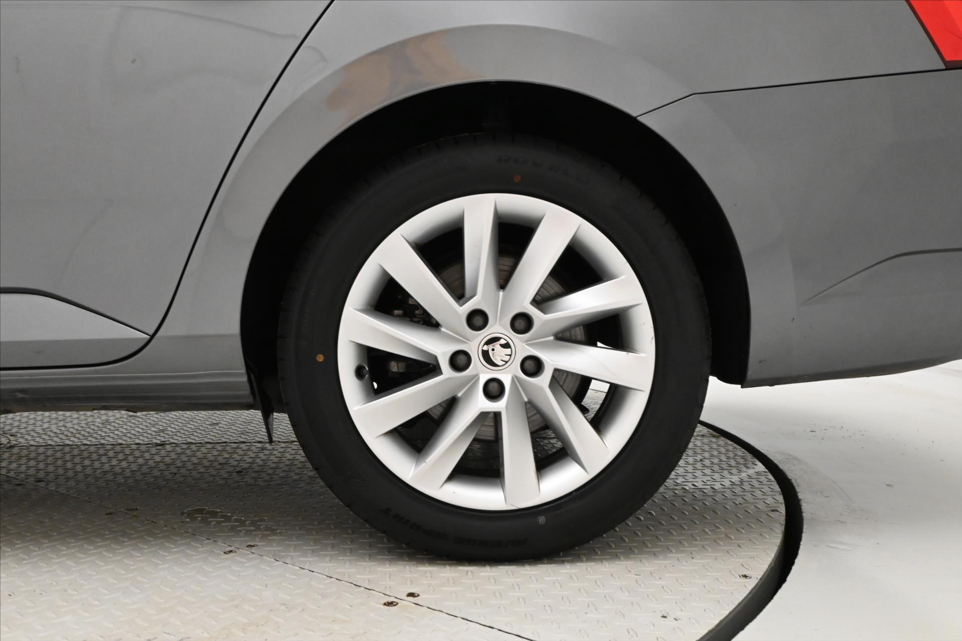 Hlavní fotografie vozu Škoda Superb 2,0 TDI 110kW DSG NAVIGACE Záruka až 5 let (31)