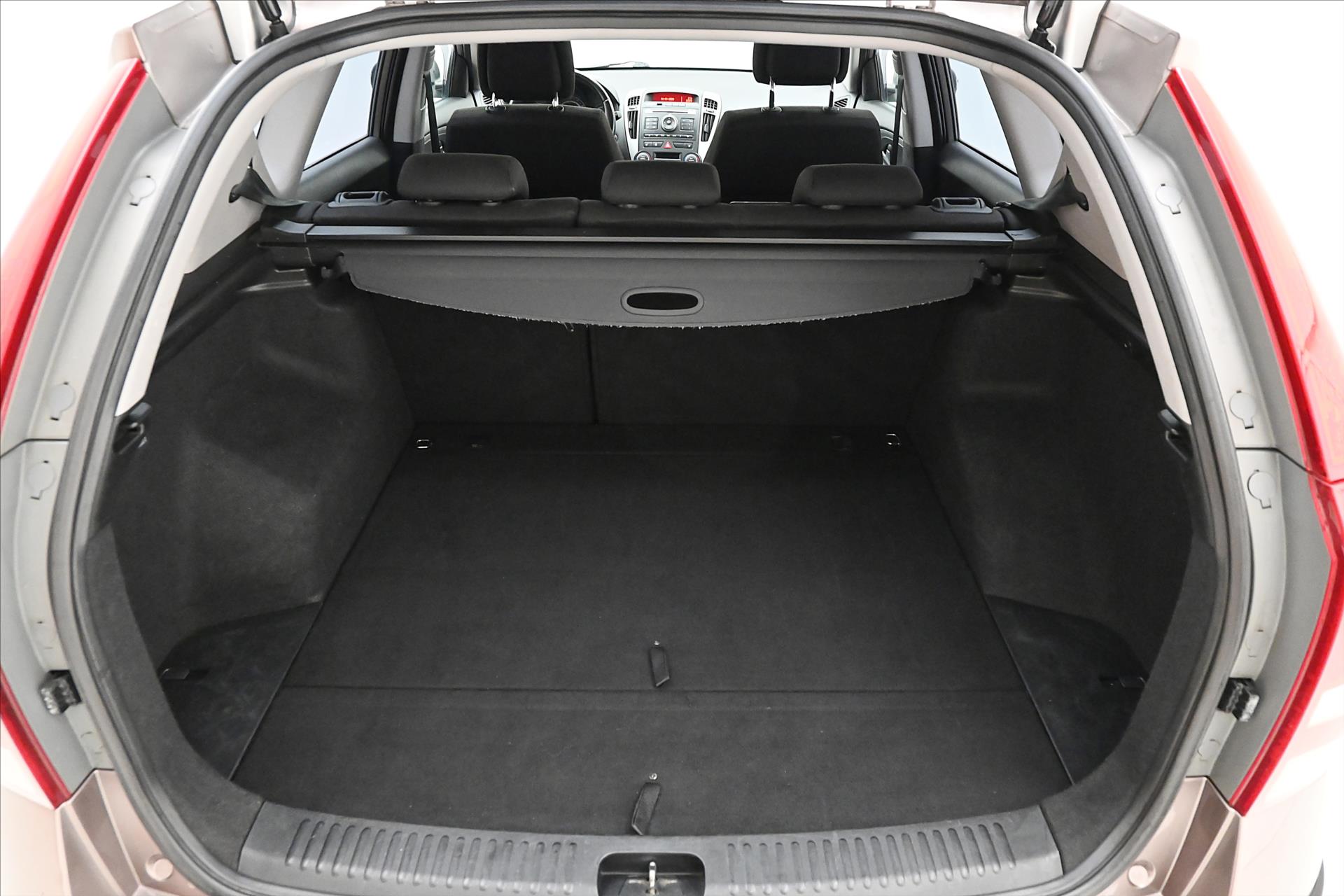 Hlavní fotografie vozu Kia Ceed 1,6 CVVT 92kW TAŽNÉ (10)