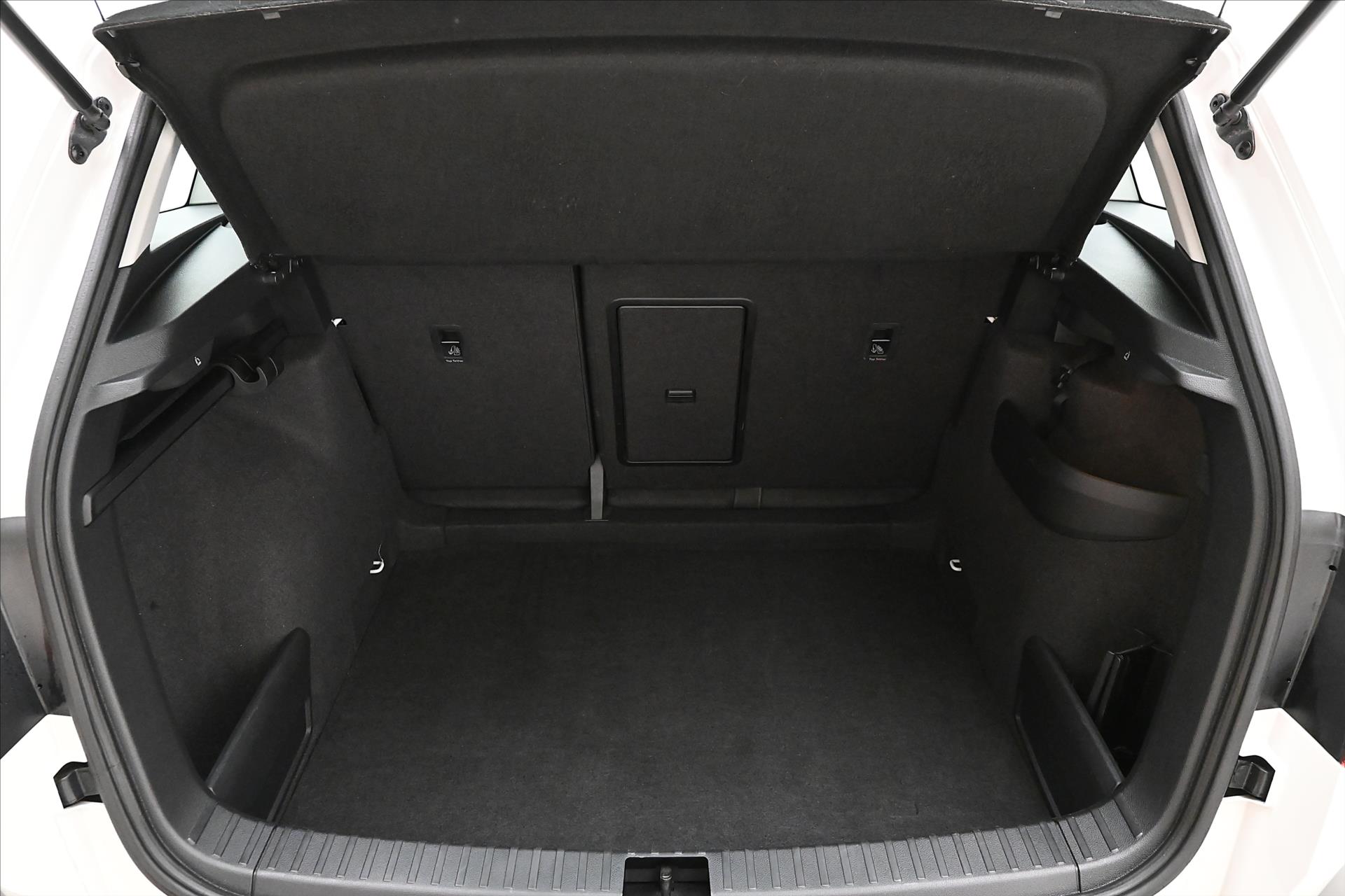 Main photo of the car Skoda Karoq 1.5 TSI 110 kW Ambition Towing Warranty up to 5 years (10)