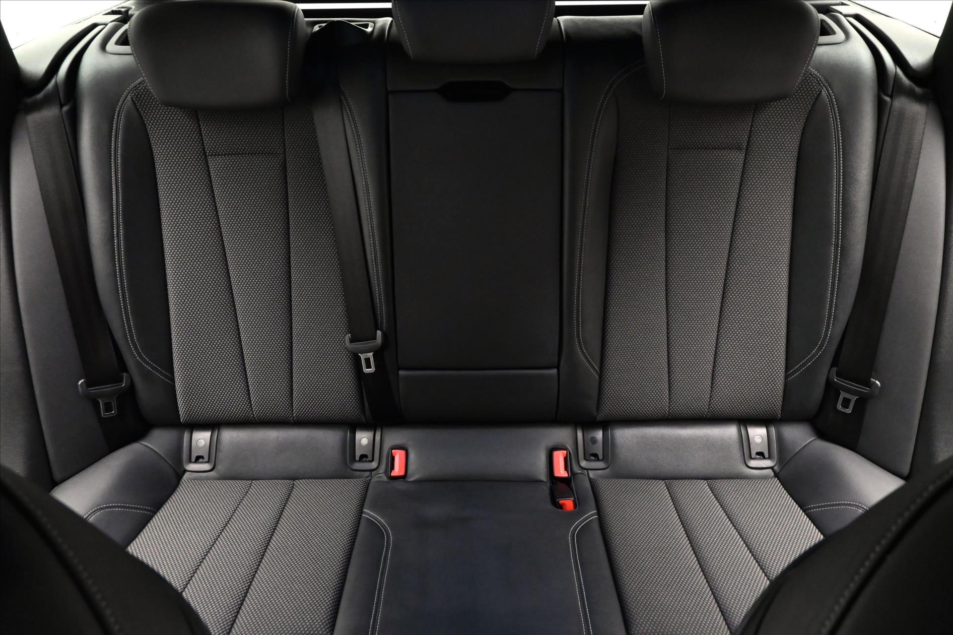 Hlavní fotografie vozu Audi A4 2,0 40TDI 150kW QUATTRO S-LINE Záruka až 5 let (29)