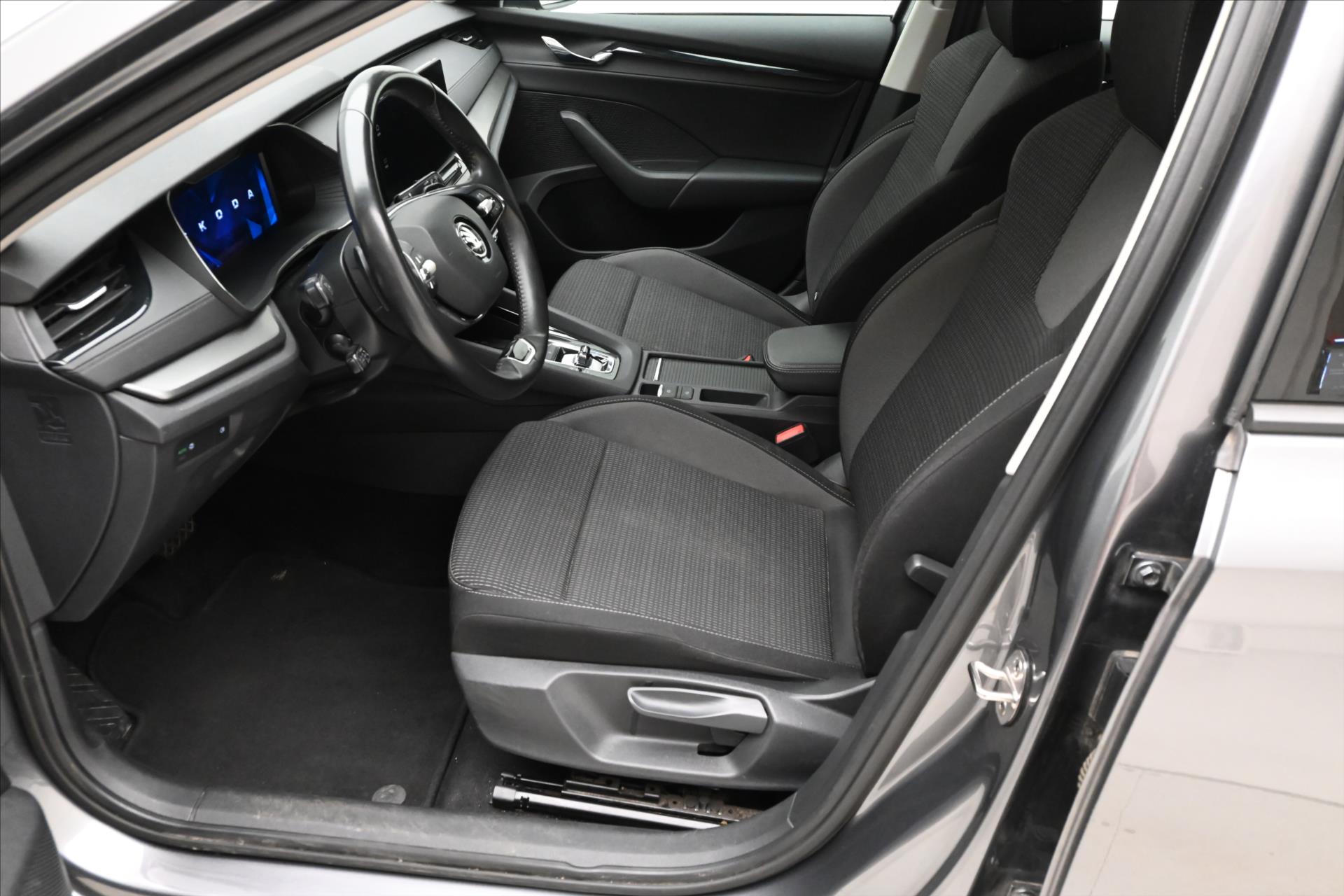 Main photo of the car Skoda Octavia 2,0 TDI 110kW DSG Ambition Záruka až 5 let (12)