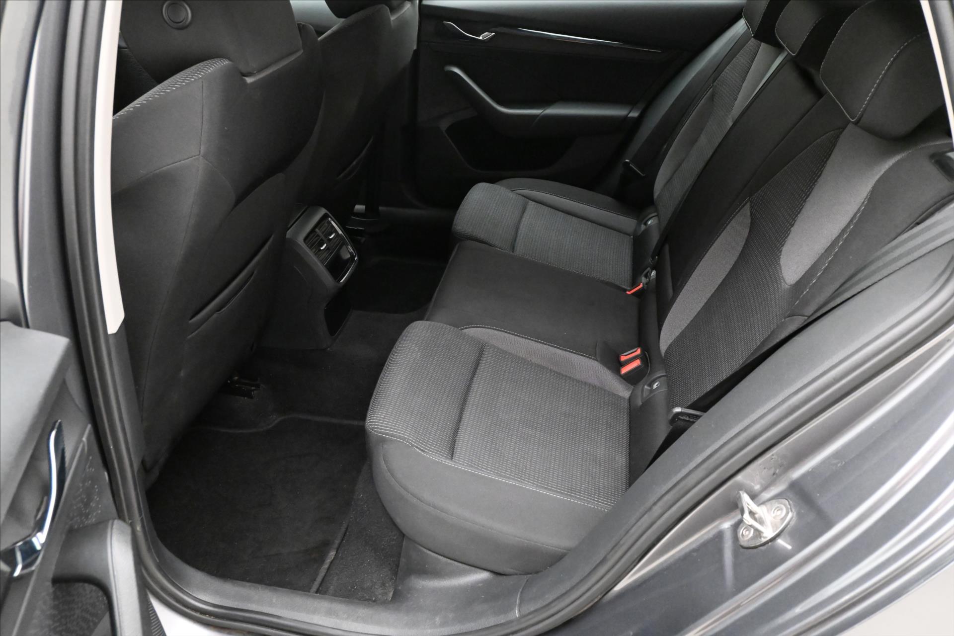 Main photo of the car Skoda Octavia 2,0 TDI 110kW DSG Ambition Záruka až 5 let (13)