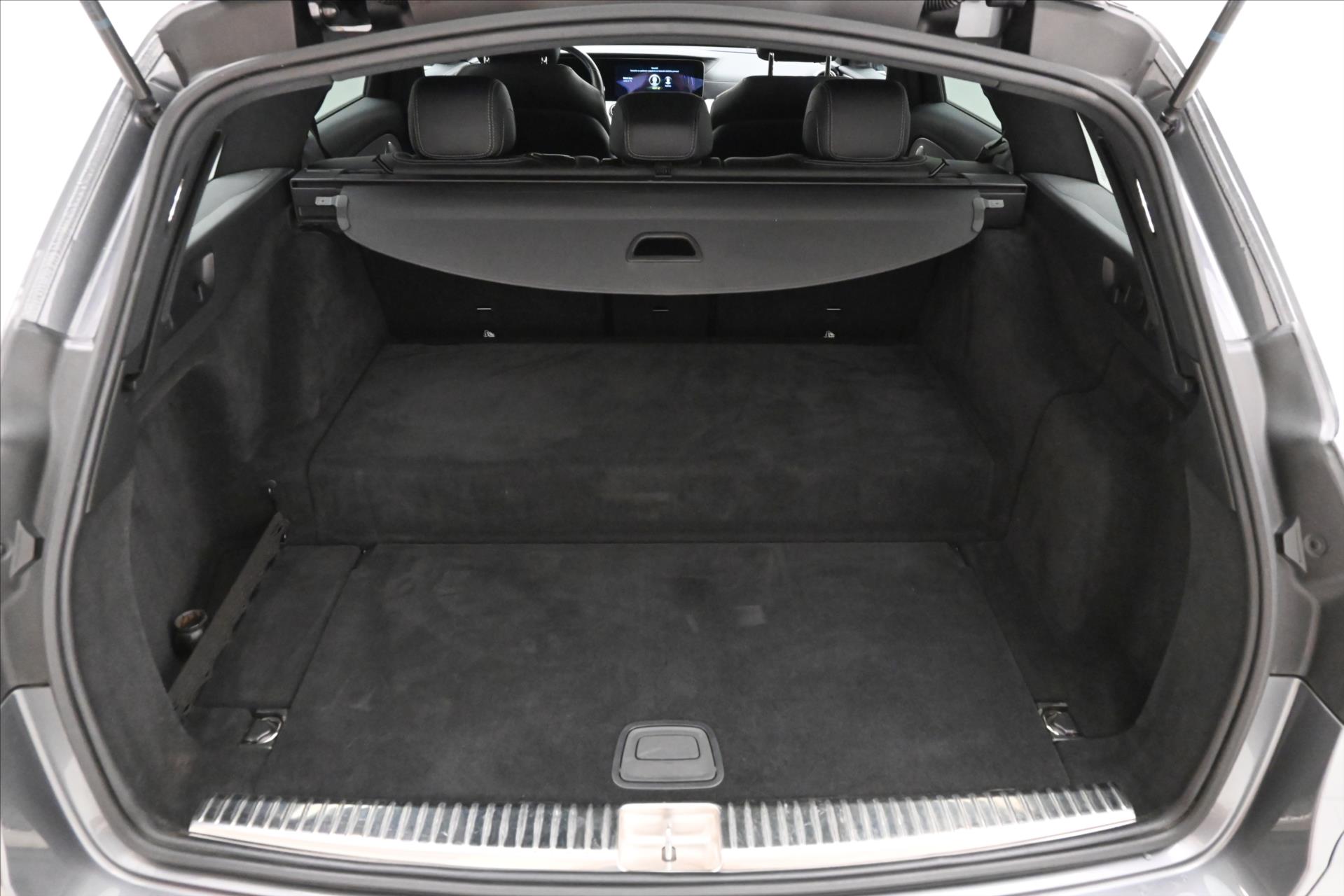 Hlavní fotografie vozu Mercedes-Benz Třídy E 2,0 300de 225kW 4Matic SoH 97% Záruka až 5 let (11)