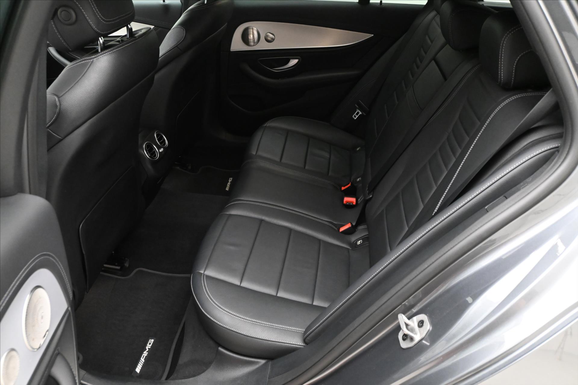Hlavní fotografie vozu Mercedes-Benz Třídy E 2,0 300de 225kW 4Matic SoH 97% Záruka až 5 let (15)