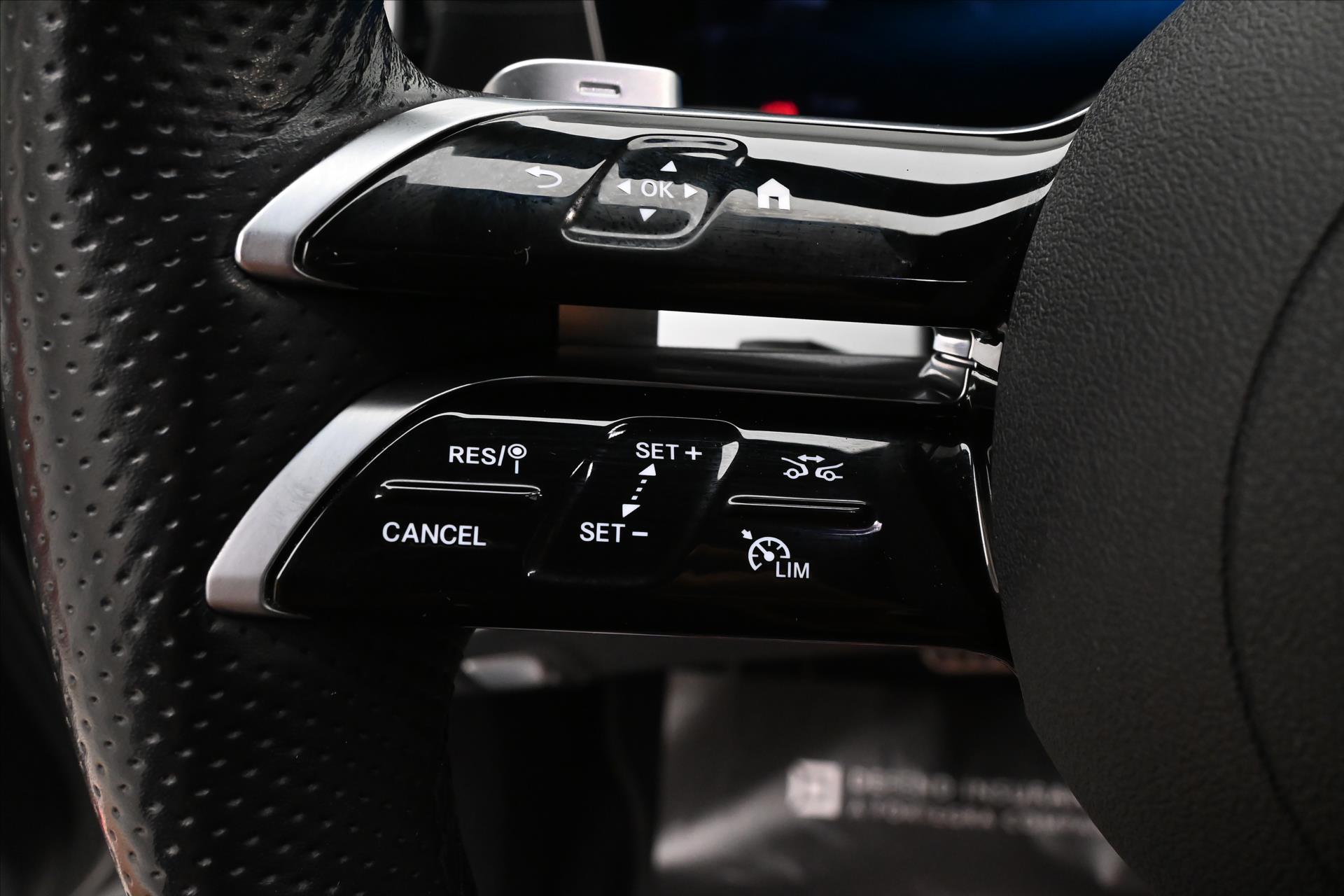 Hlavní fotografie vozu Mercedes-Benz Třídy E 2,0 300de 225kW 4Matic SoH 97% Záruka až 5 let (23)