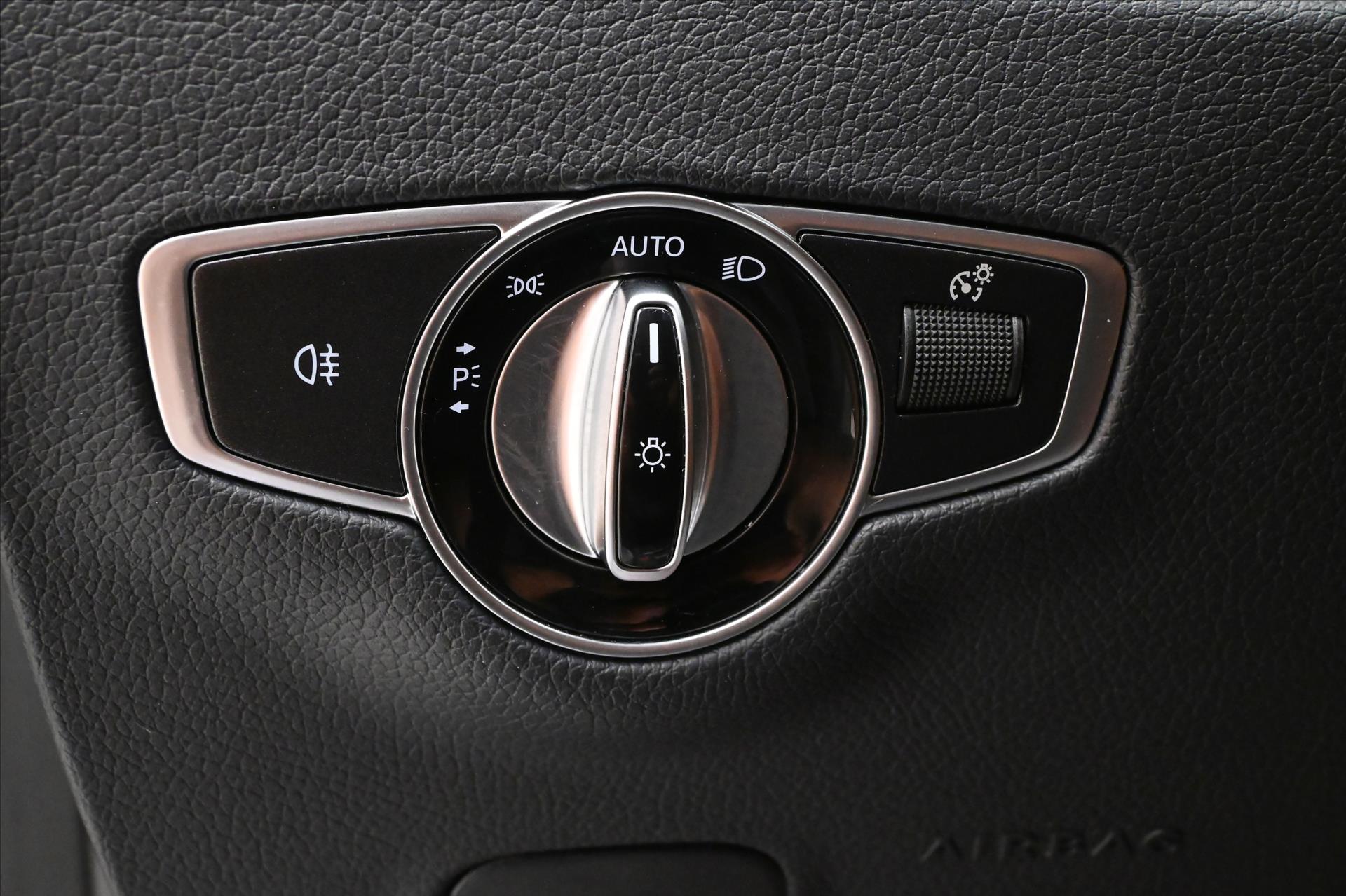 Hlavní fotografie vozu Mercedes-Benz Třídy E 2,0 300de 225kW 4Matic SoH 97% Záruka až 5 let (26)
