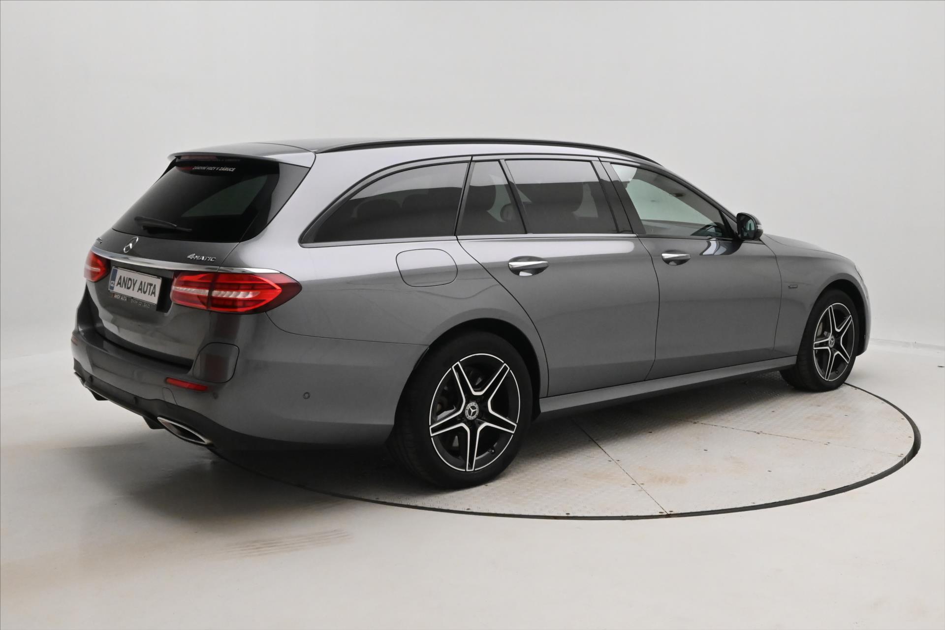 Hlavní fotografie vozu Mercedes-Benz Třídy E 2,0 300de 225kW 4Matic SoH 97% Záruka až 5 let (6)