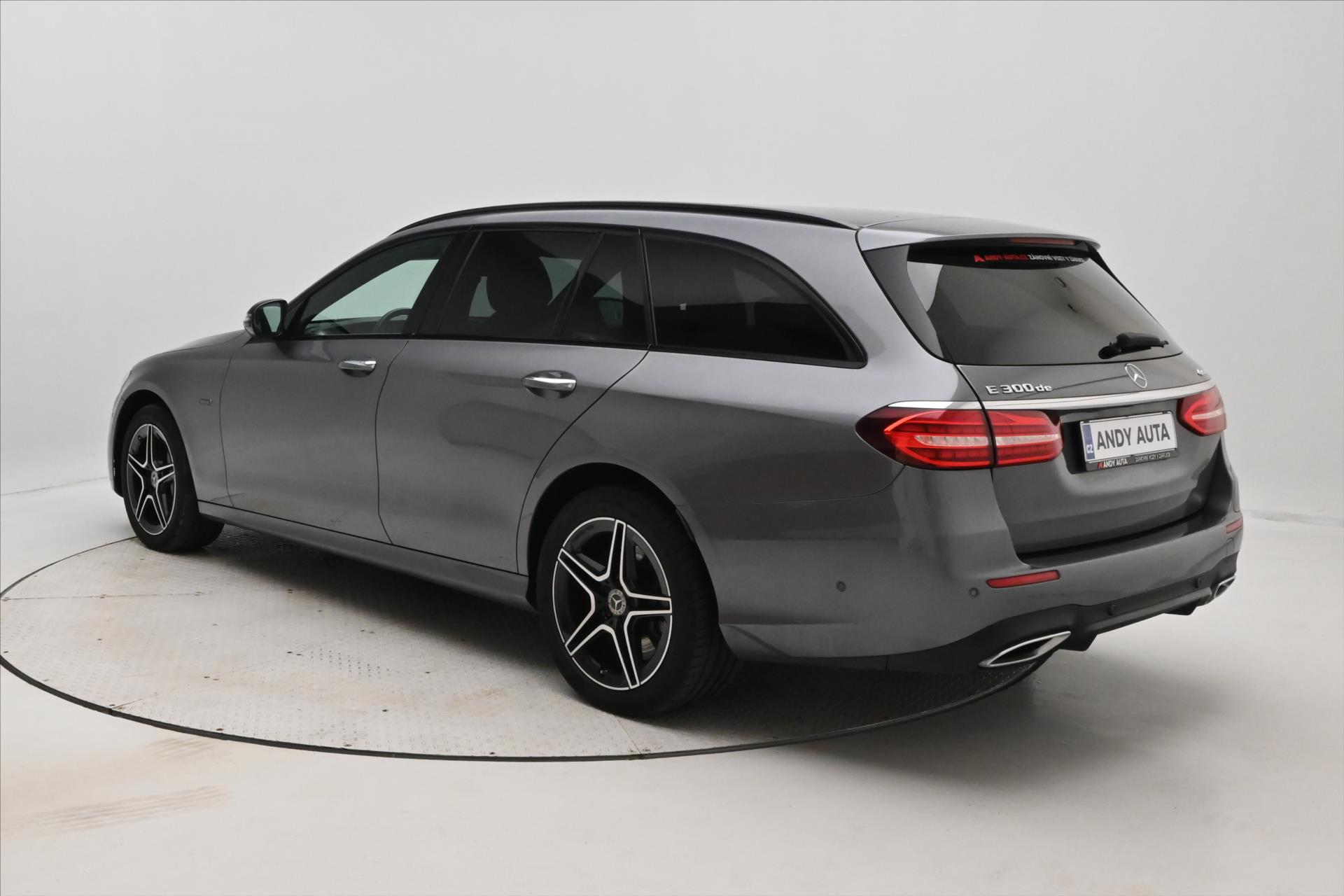 Hlavní fotografie vozu Mercedes-Benz Třídy E 2,0 300de 225kW 4Matic SoH 97% Záruka až 5 let (8)