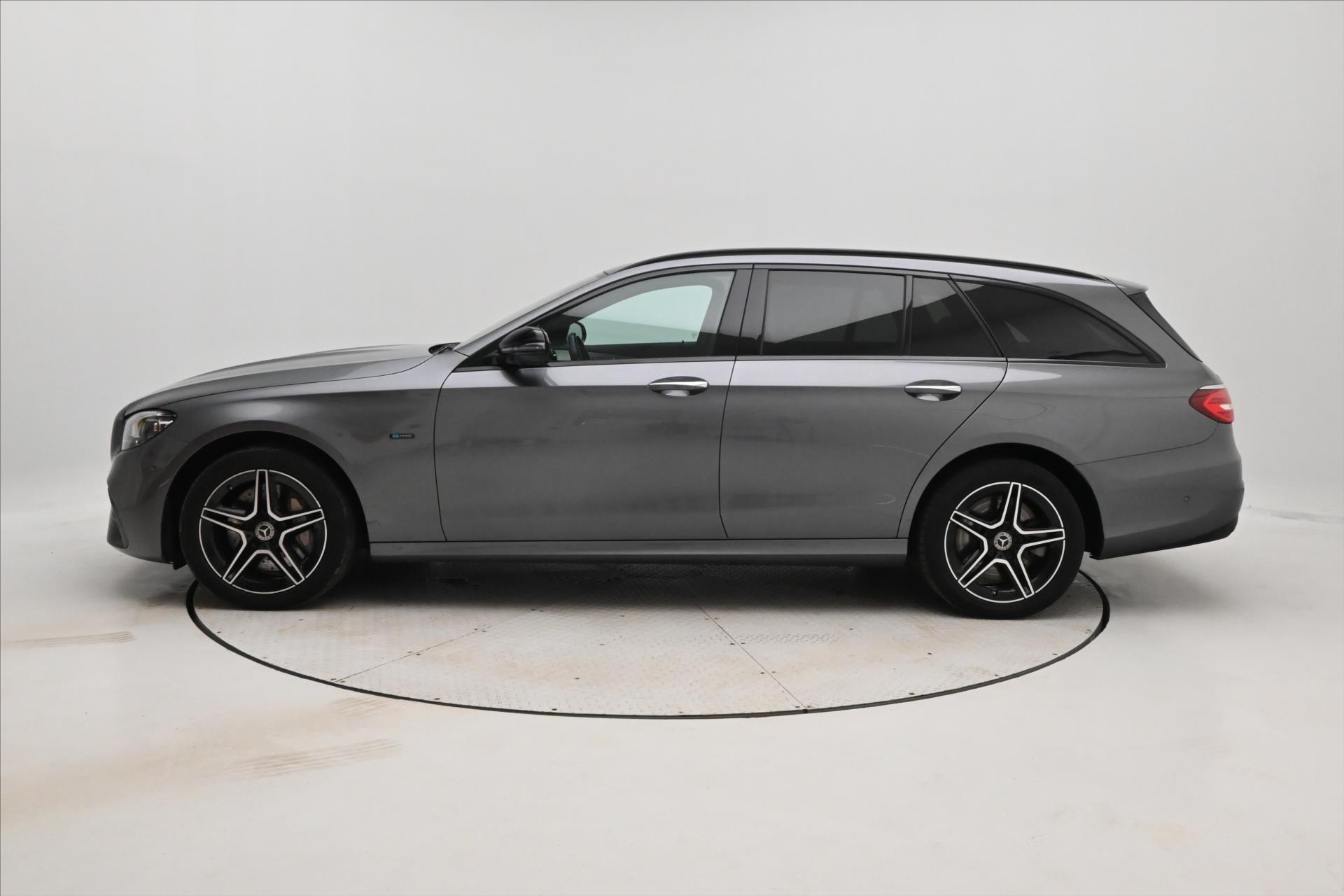 Hlavní fotografie vozu Mercedes-Benz Třídy E 2,0 300de 225kW 4Matic SoH 97% Záruka až 5 let (9)