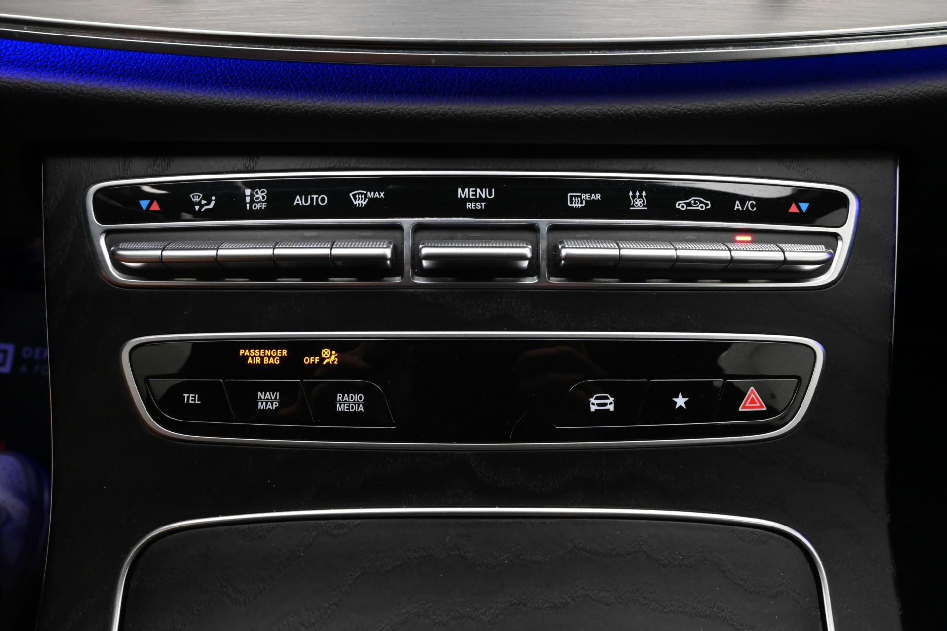 Hlavní fotografie vozu Mercedes-Benz Třídy E 2,0 300de 225kW 4Matic Záruka až 5 let (20)