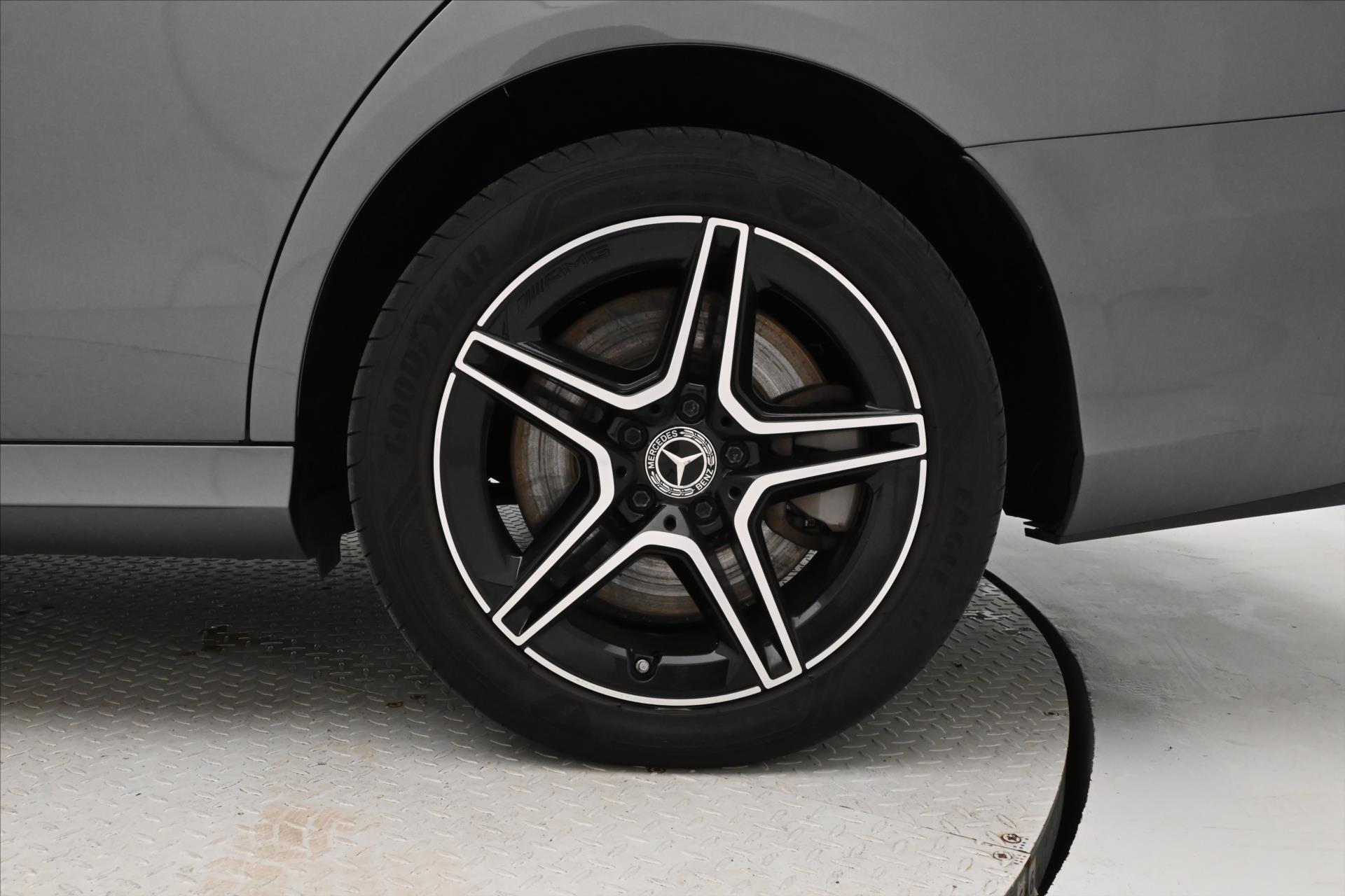 Hlavní fotografie vozu Mercedes-Benz Třídy E 2,0 300de 225kW 4Matic Záruka až 5 let (30)