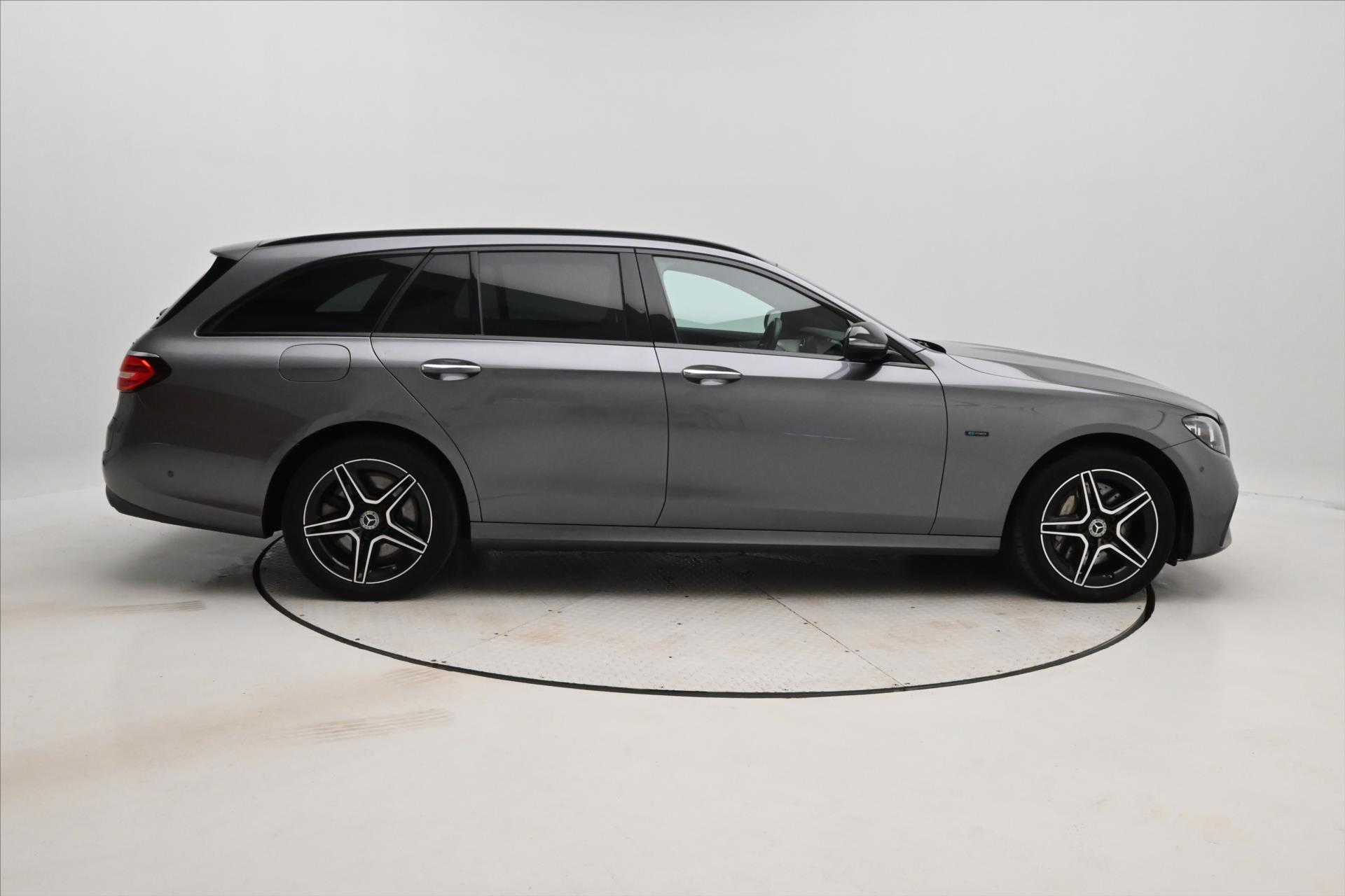 Hlavní fotografie vozu Mercedes-Benz Třídy E 2,0 300de 225kW 4Matic Záruka až 5 let (4)