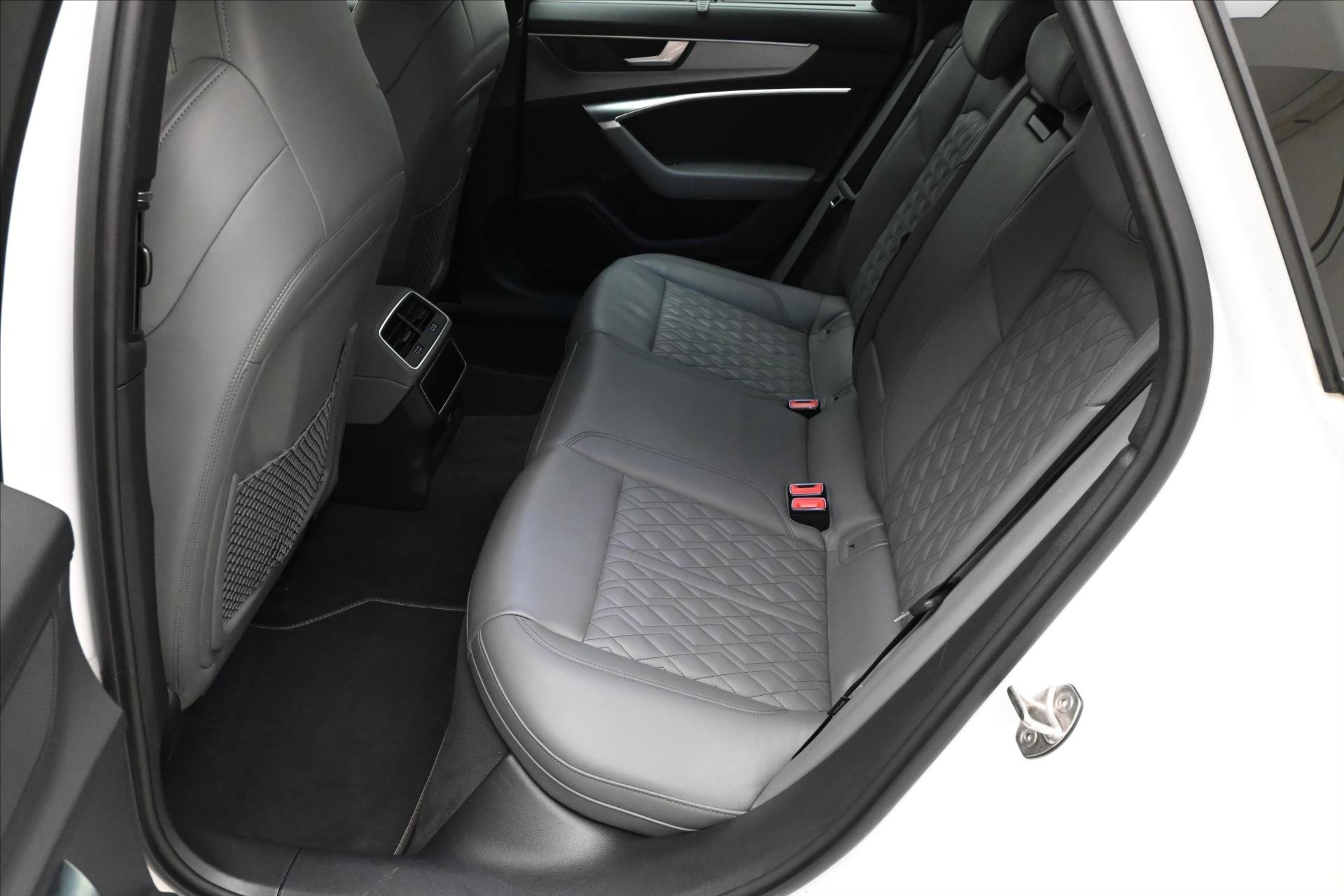 Main photo of the car Audi A6 3,0 TDI 210 kW QUATTRO S-LINE Záruka až 5 let (14)