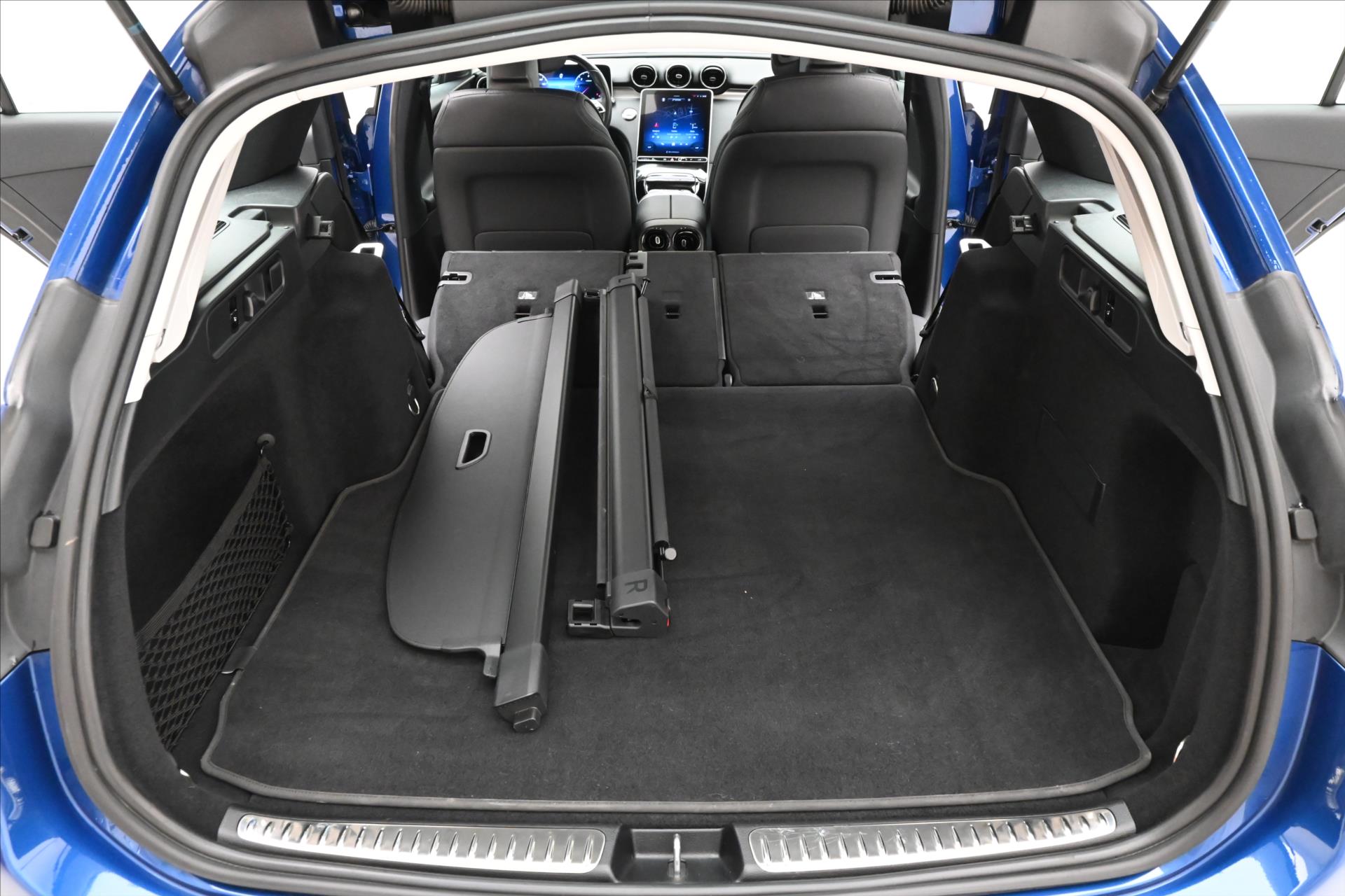 Main photo of the car Mercedes-Benz Class c 2,0 220d 147kW 4MATIC AVANTGARDE Záruka až 5 let (11)
