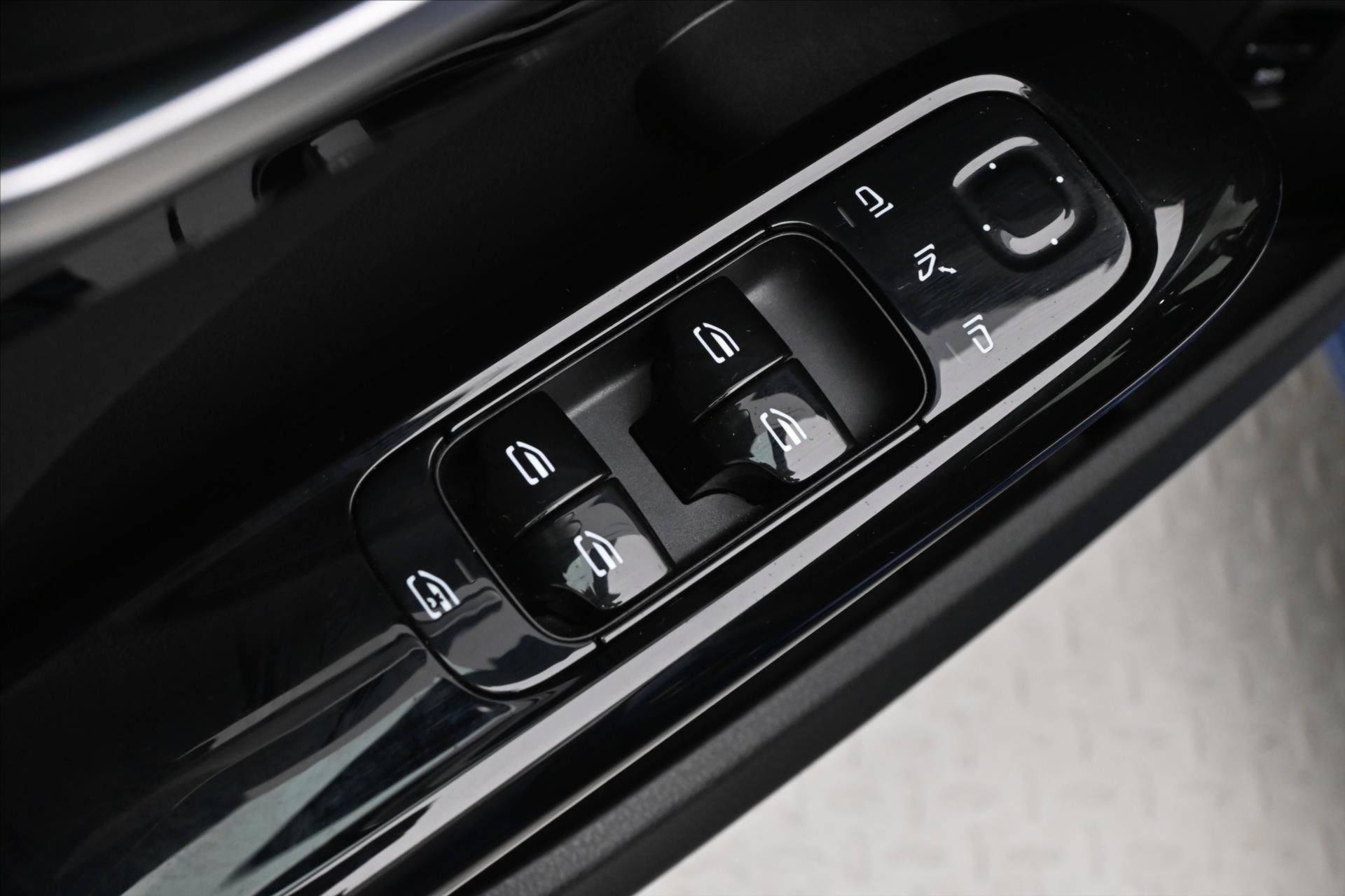 Main photo of the car Mercedes-Benz Class c 2,0 220d 147kW 4MATIC AVANTGARDE Záruka až 5 let (25)